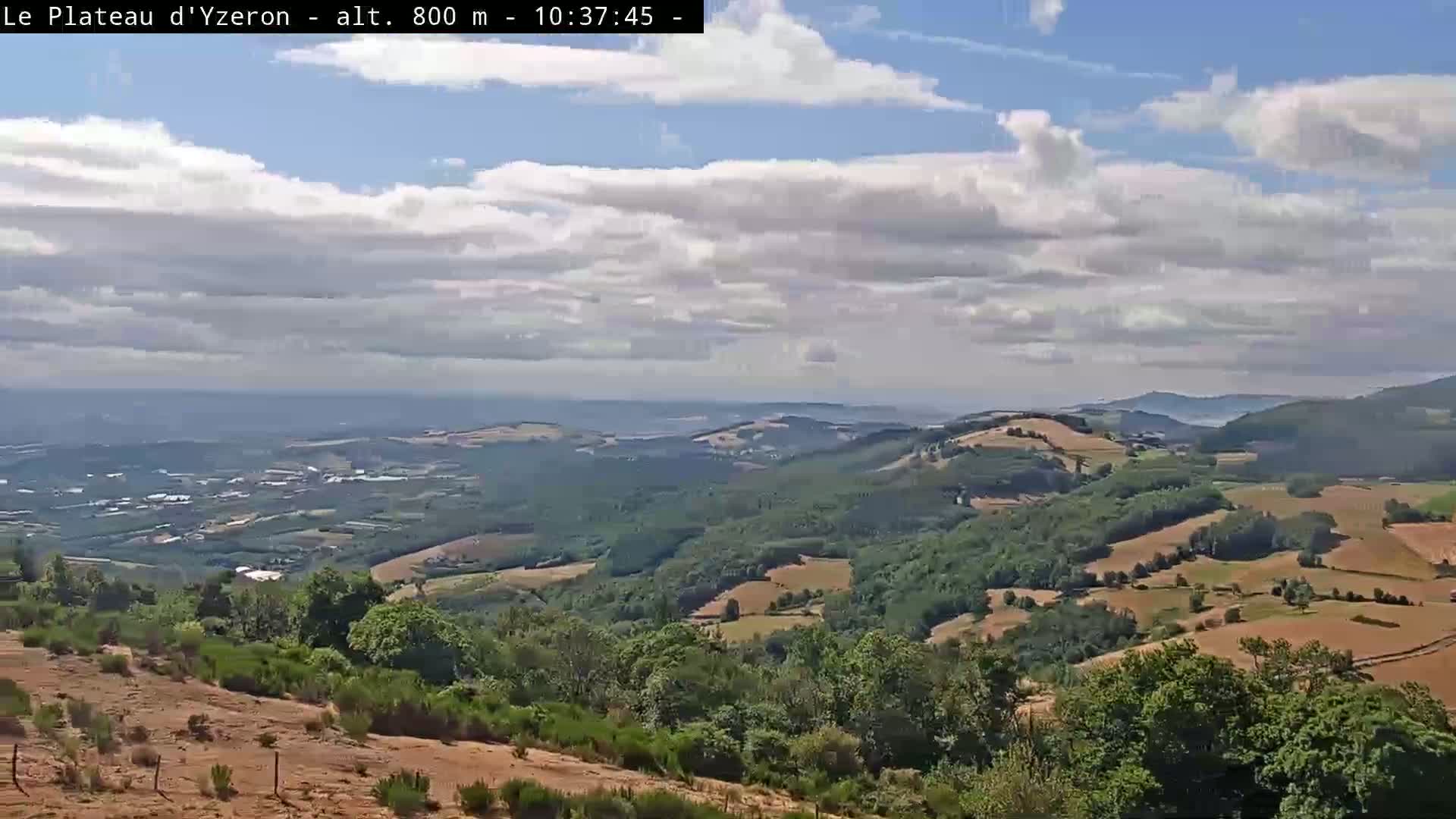 Yzeron Adventure,  Plateau d'Yzeron Live Cam - Lyon, Rhone, Auvergne-Rhone-Alpes, france