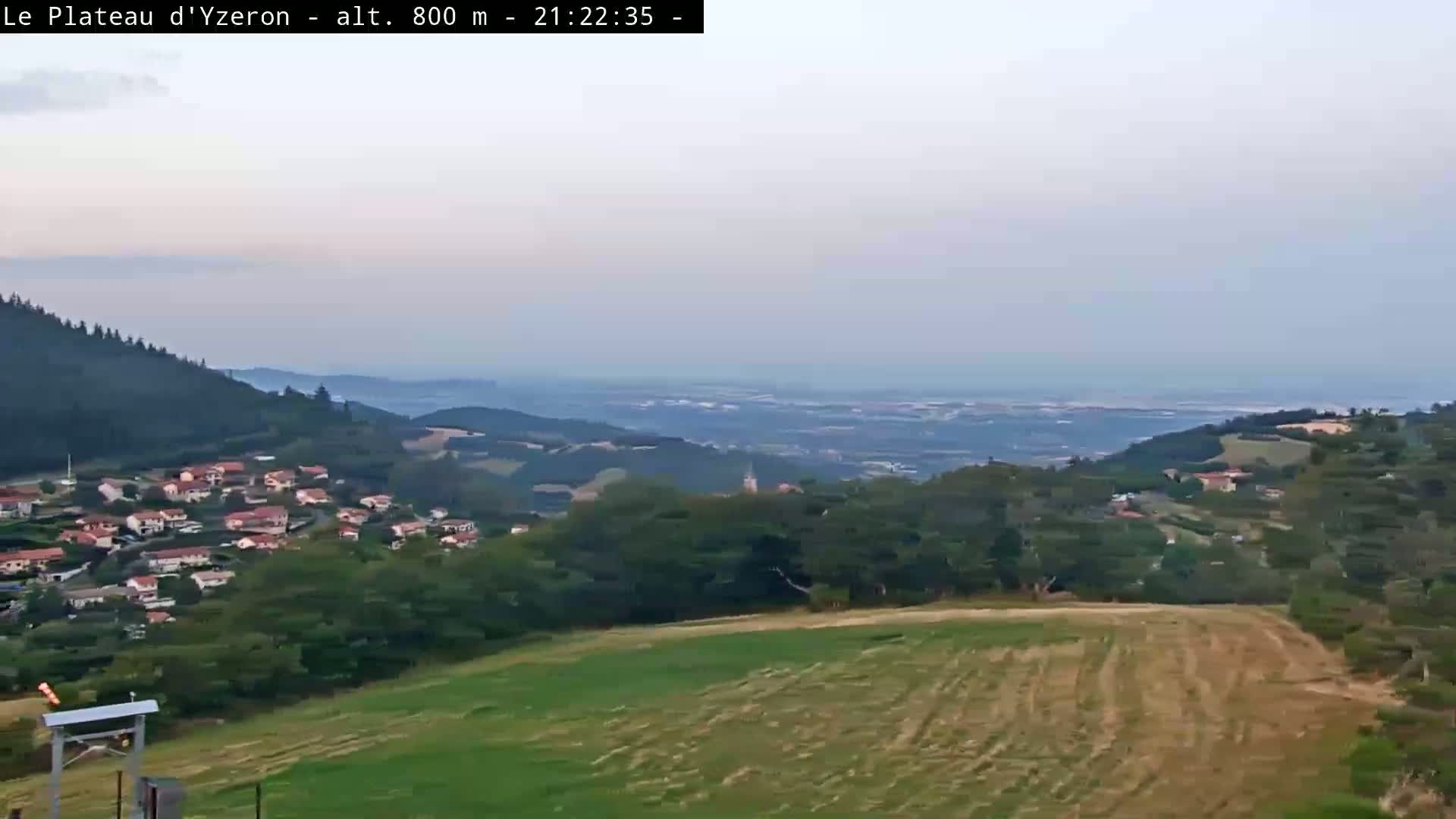 Yzeron Adventure,  Plateau d'Yzeron Live Cam - Lyon, Rhone, Auvergne-Rhone-Alpes, france
