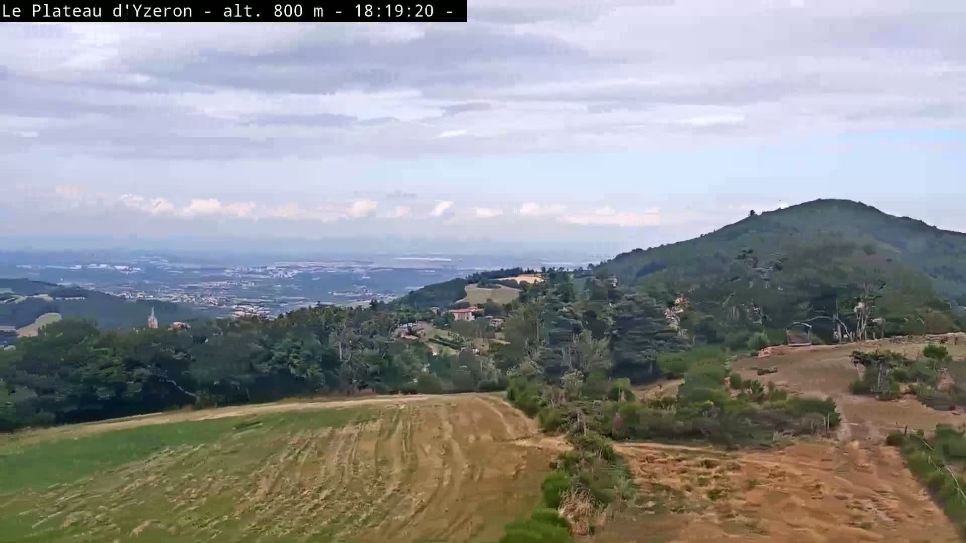 Yzeron Adventure,  Plateau d'Yzeron Live Cam - Lyon, Rhone, Auvergne-Rhone-Alpes, france