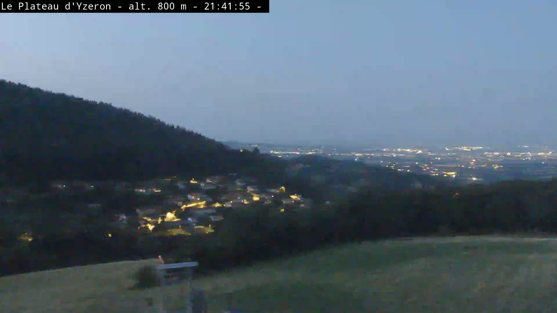 Yzeron Adventure,  Plateau d'Yzeron Live Cam - Lyon, Rhone, Auvergne-Rhone-Alpes, france