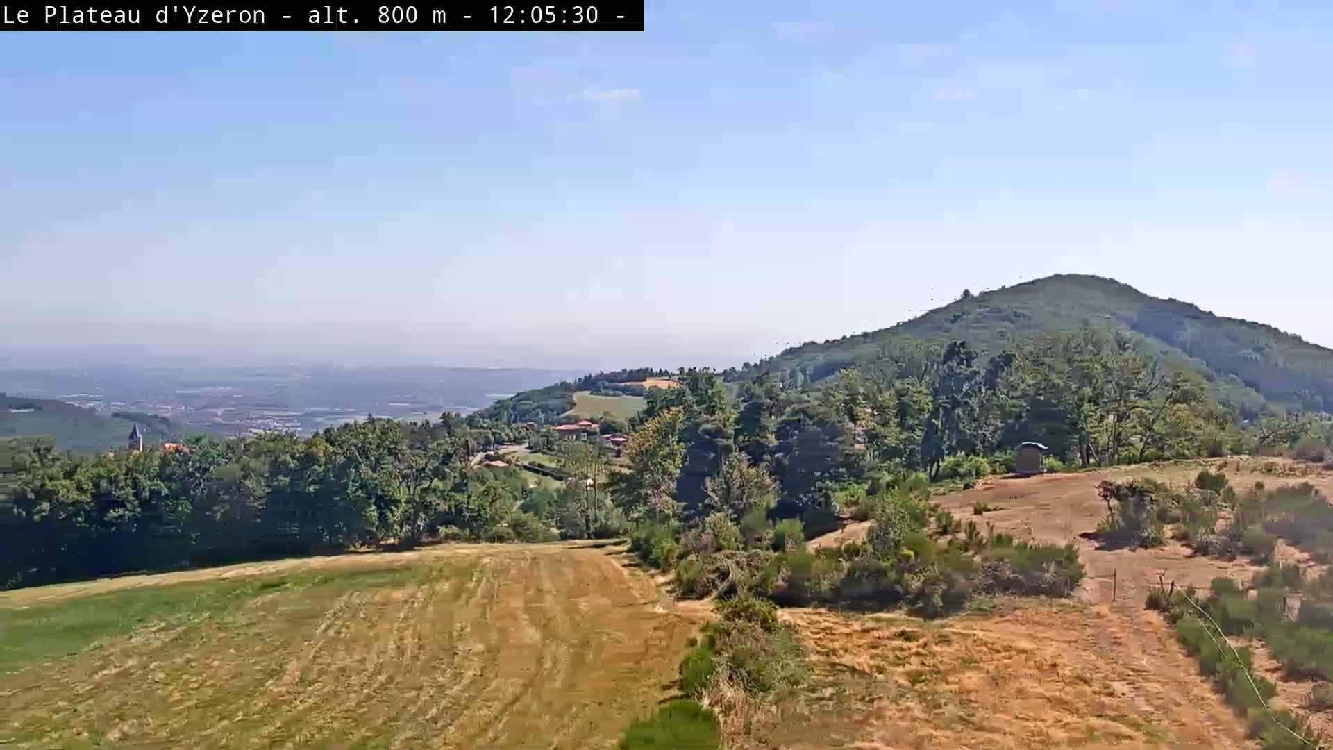Yzeron Adventure,  Plateau d'Yzeron Live Cam - Lyon, Rhone, Auvergne-Rhone-Alpes, france