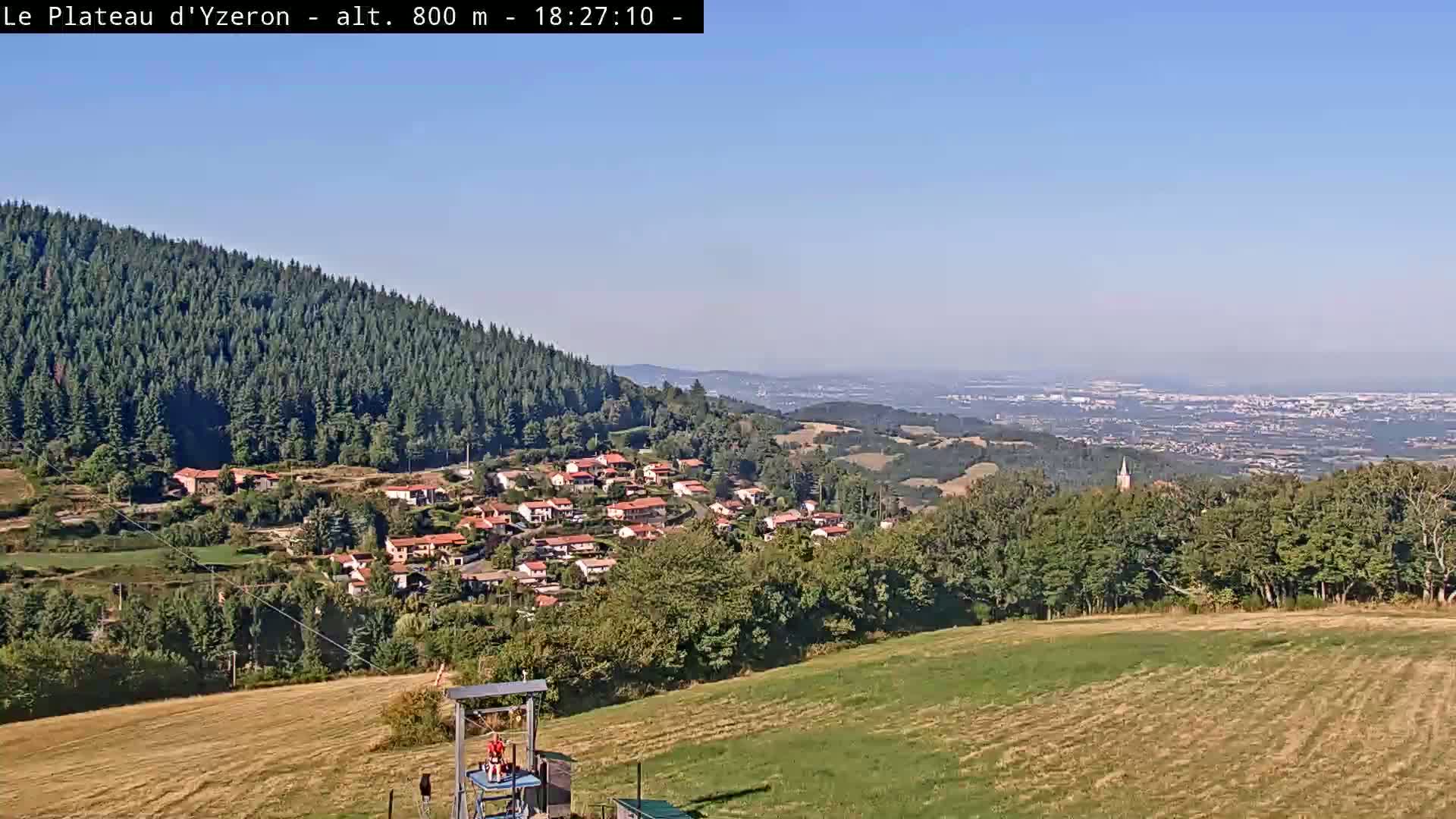 Yzeron Adventure,  Plateau d'Yzeron Live Cam - Lyon, Rhone, Auvergne-Rhone-Alpes, france