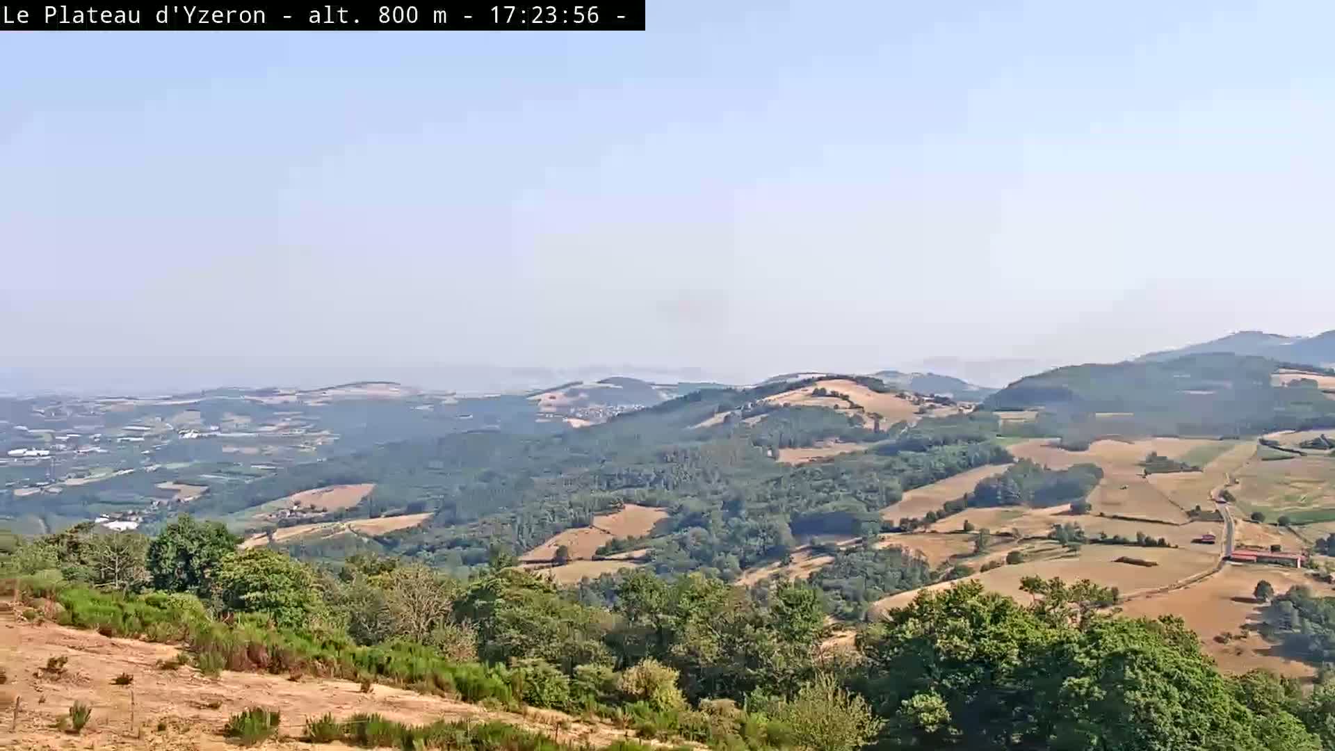 Yzeron Adventure,  Plateau d'Yzeron Live Cam - Lyon, Rhone, Auvergne-Rhone-Alpes, france