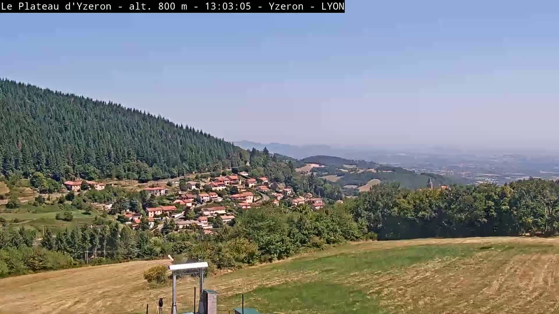 Yzeron Adventure,  Plateau d'Yzeron Live Cam - Lyon, Rhone, Auvergne-Rhone-Alpes, france