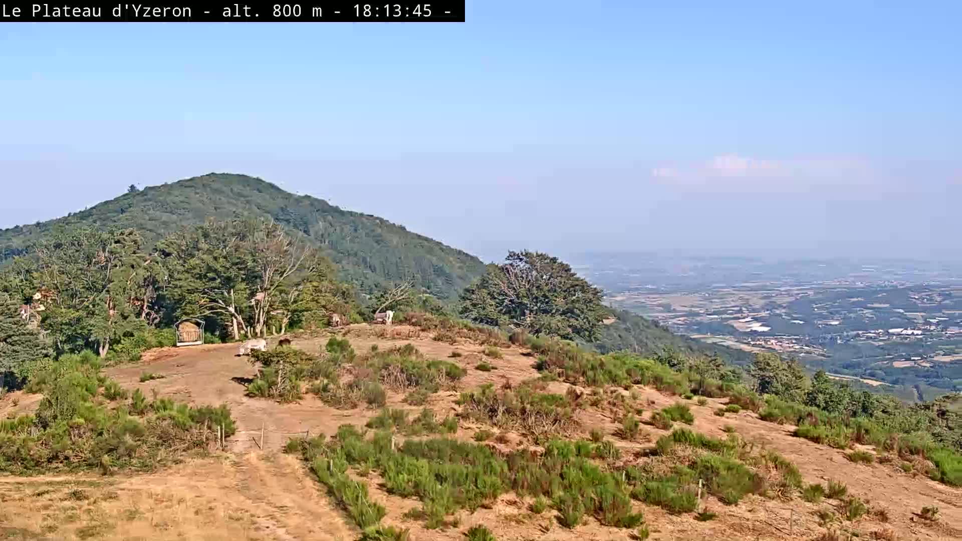 Yzeron Adventure,  Plateau d'Yzeron Live Cam - Lyon, Rhone, Auvergne-Rhone-Alpes, france