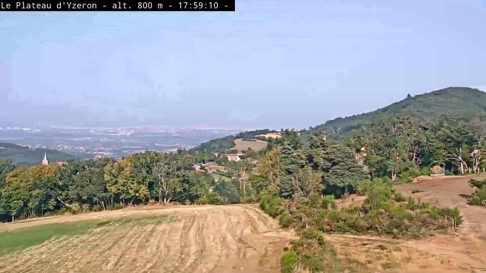 Yzeron Adventure,  Plateau d'Yzeron Live Cam - Lyon, Rhone, Auvergne-Rhone-Alpes, france