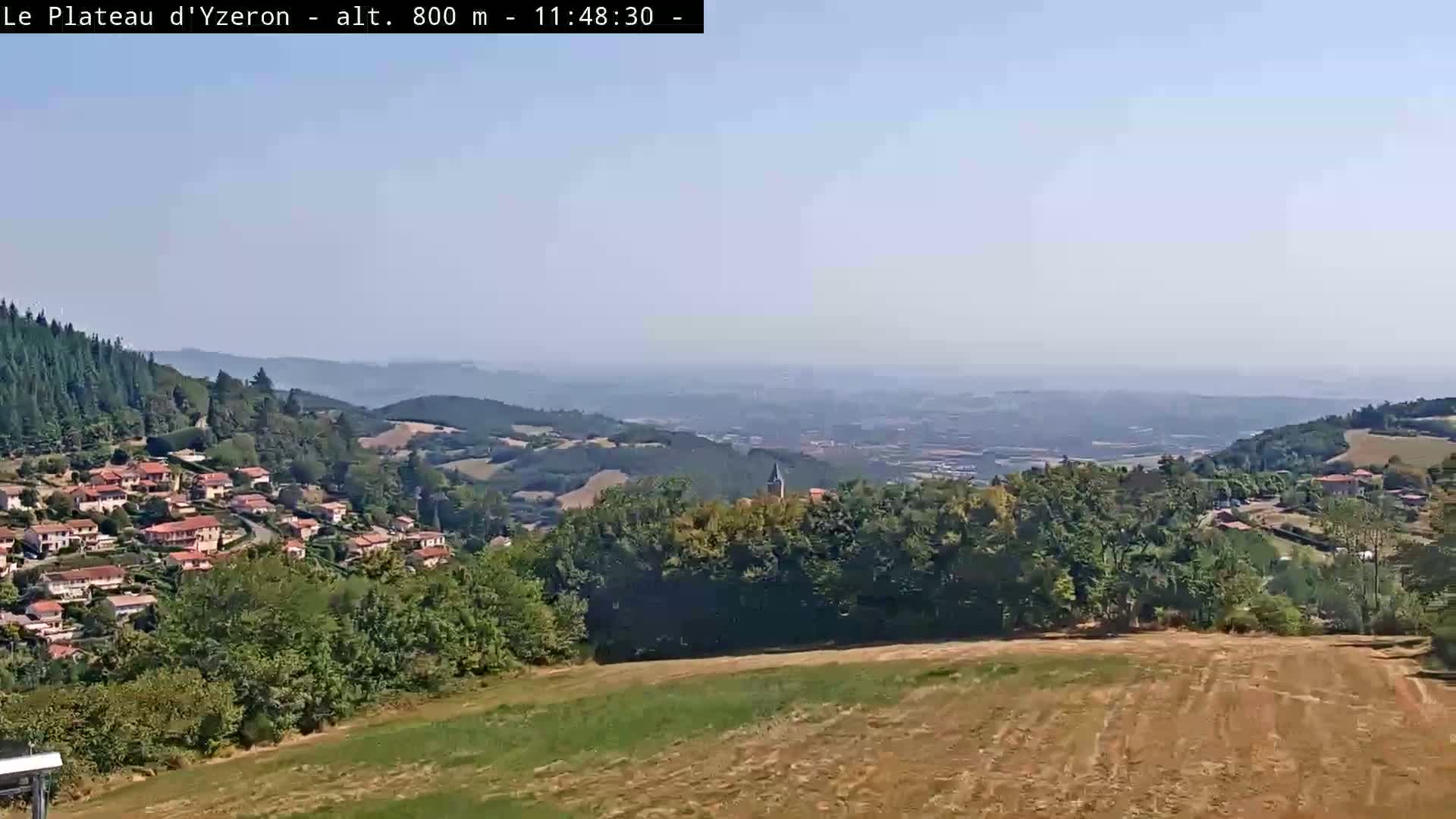 Yzeron Adventure,  Plateau d'Yzeron Live Cam - Lyon, Rhone, Auvergne-Rhone-Alpes, france