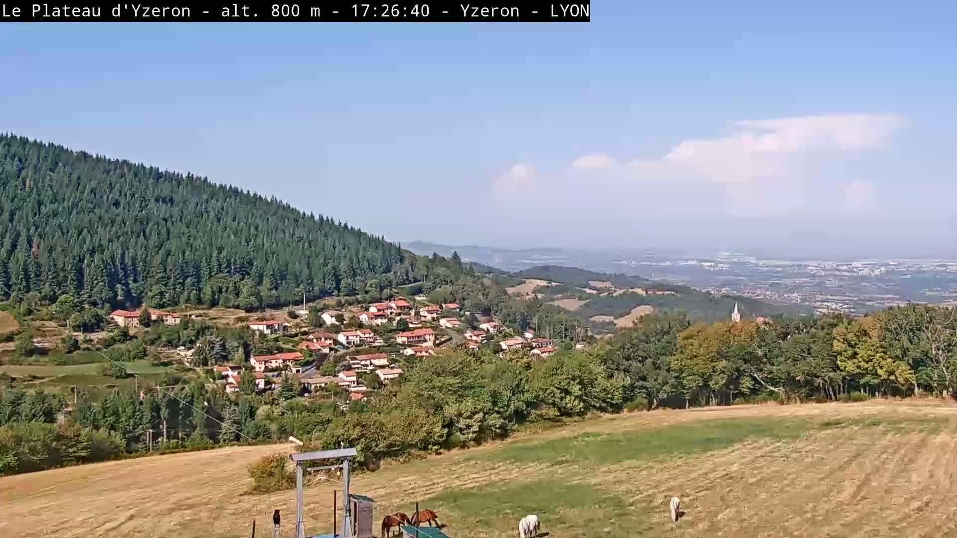 Yzeron Adventure,  Plateau d'Yzeron Live Cam - Lyon, Rhone, Auvergne-Rhone-Alpes, france