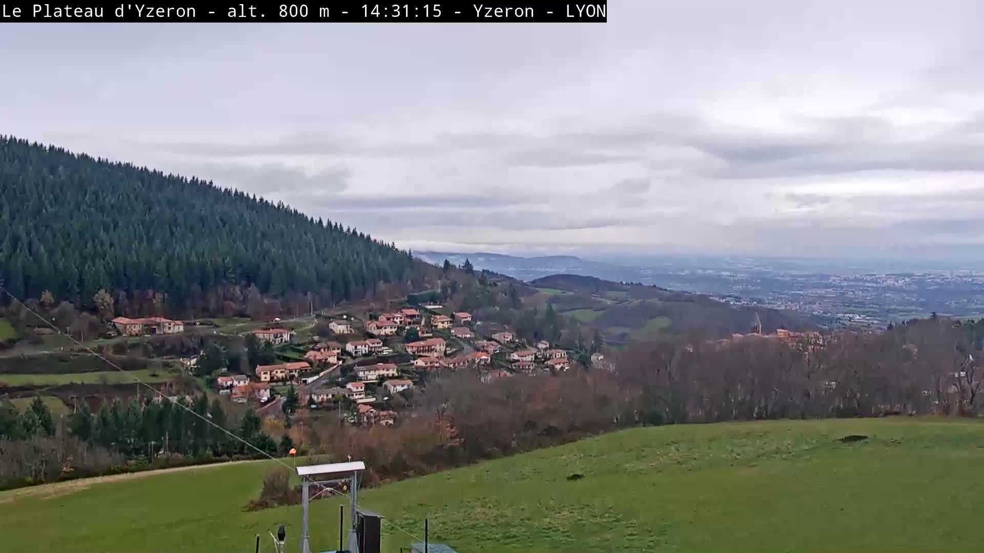Yzeron Adventure,  Plateau d'Yzeron Live Cam - Lyon, Rhone, Auvergne-Rhone-Alpes, france