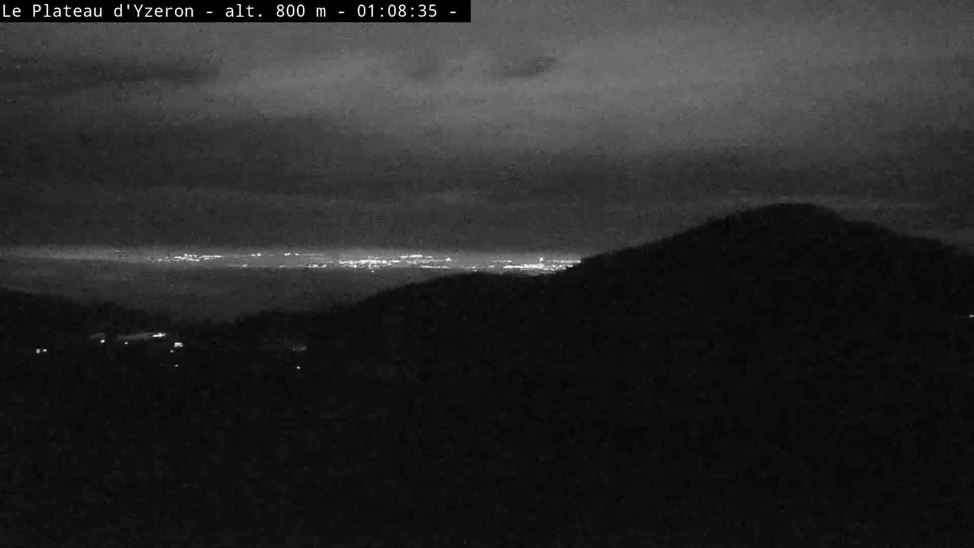 Yzeron Adventure,  Plateau d'Yzeron Live Cam - Lyon, Rhone, Auvergne-Rhone-Alpes, france