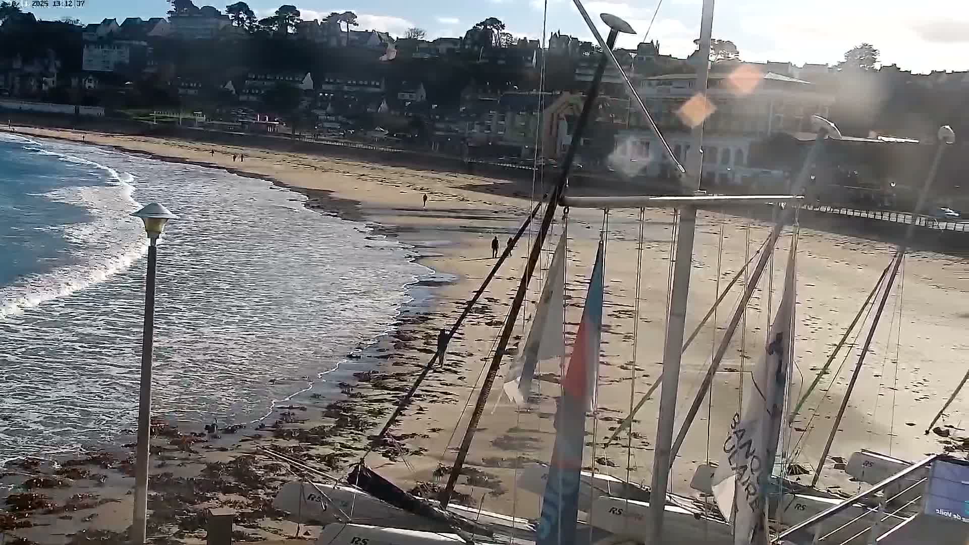 Yzeron Adventure,  Plateau d'Yzeron Live Cam - Lyon, Rhone, Auvergne-Rhone-Alpes, france