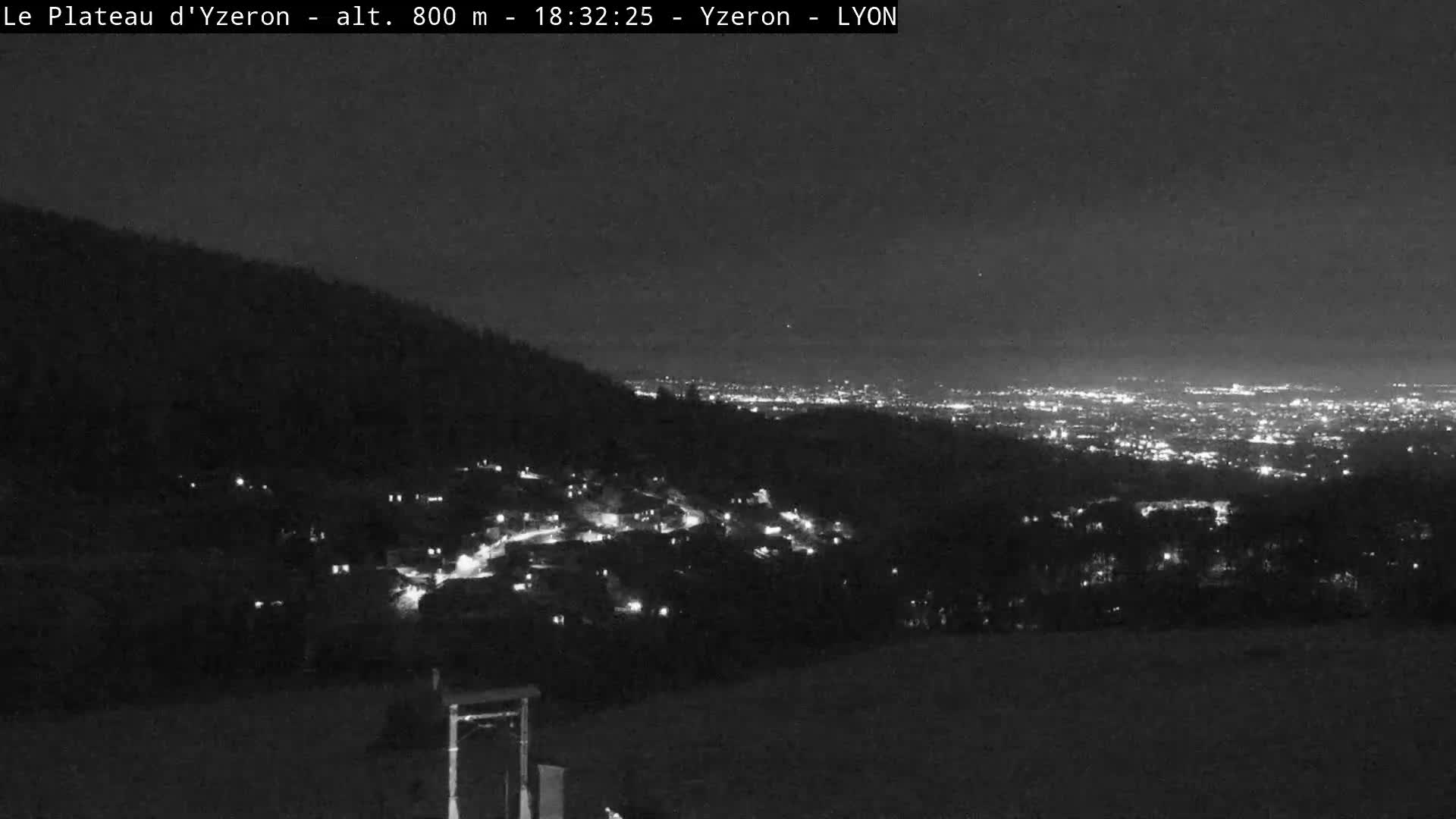 Yzeron Adventure,  Plateau d'Yzeron Live Cam - Lyon, Rhone, Auvergne-Rhone-Alpes, france