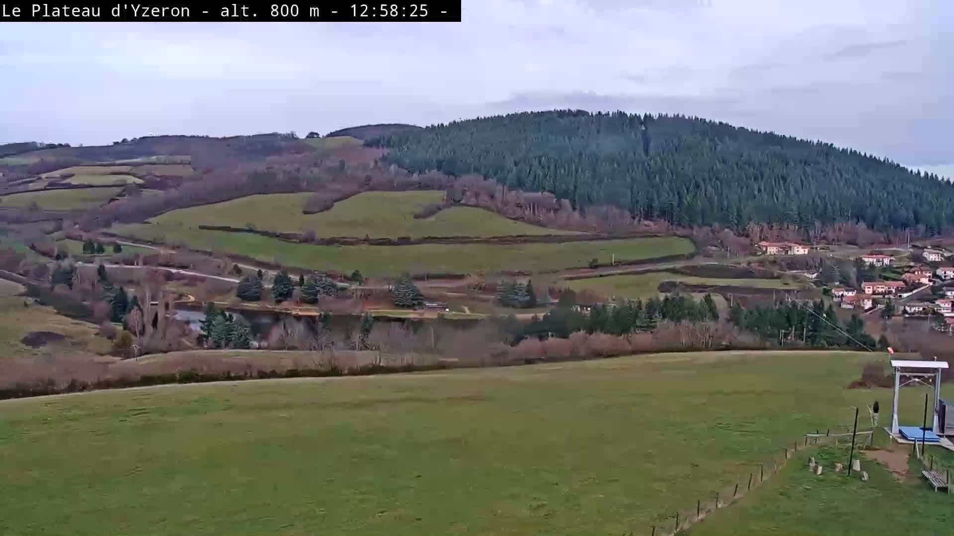 Yzeron Adventure,  Plateau d'Yzeron Live Cam - Lyon, Rhone, Auvergne-Rhone-Alpes, france