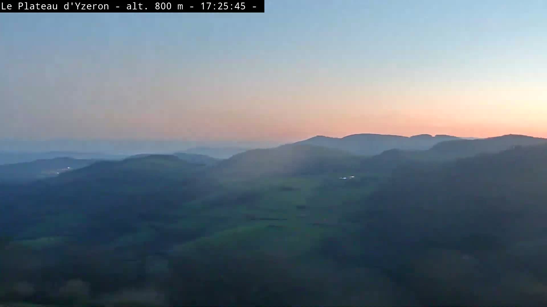 Yzeron Adventure,  Plateau d'Yzeron Live Cam - Lyon, Rhone, Auvergne-Rhone-Alpes, france