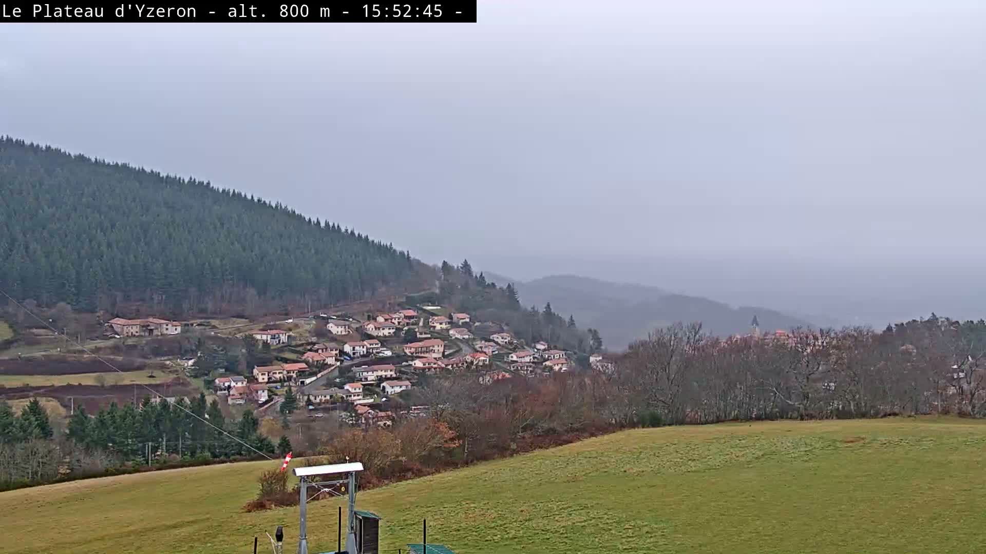 Yzeron Adventure,  Plateau d'Yzeron Live Cam - Lyon, Rhone, Auvergne-Rhone-Alpes, france