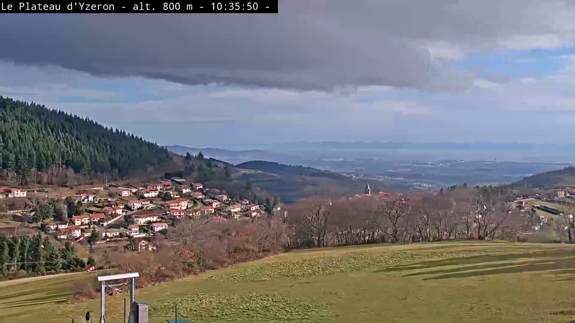 Yzeron Adventure,  Plateau d'Yzeron Live Cam - Lyon, Rhone, Auvergne-Rhone-Alpes, france