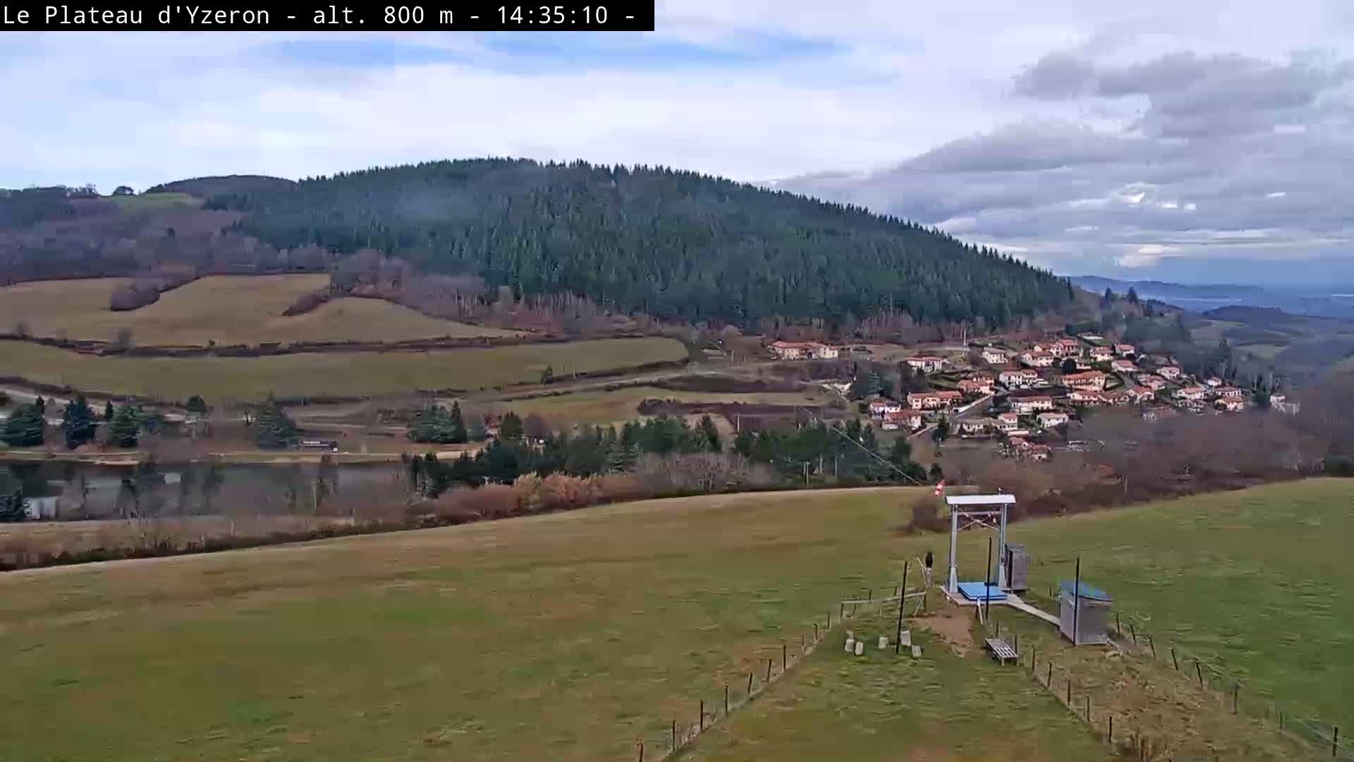 Yzeron Adventure,  Plateau d'Yzeron Live Cam - Lyon, Rhone, Auvergne-Rhone-Alpes, france