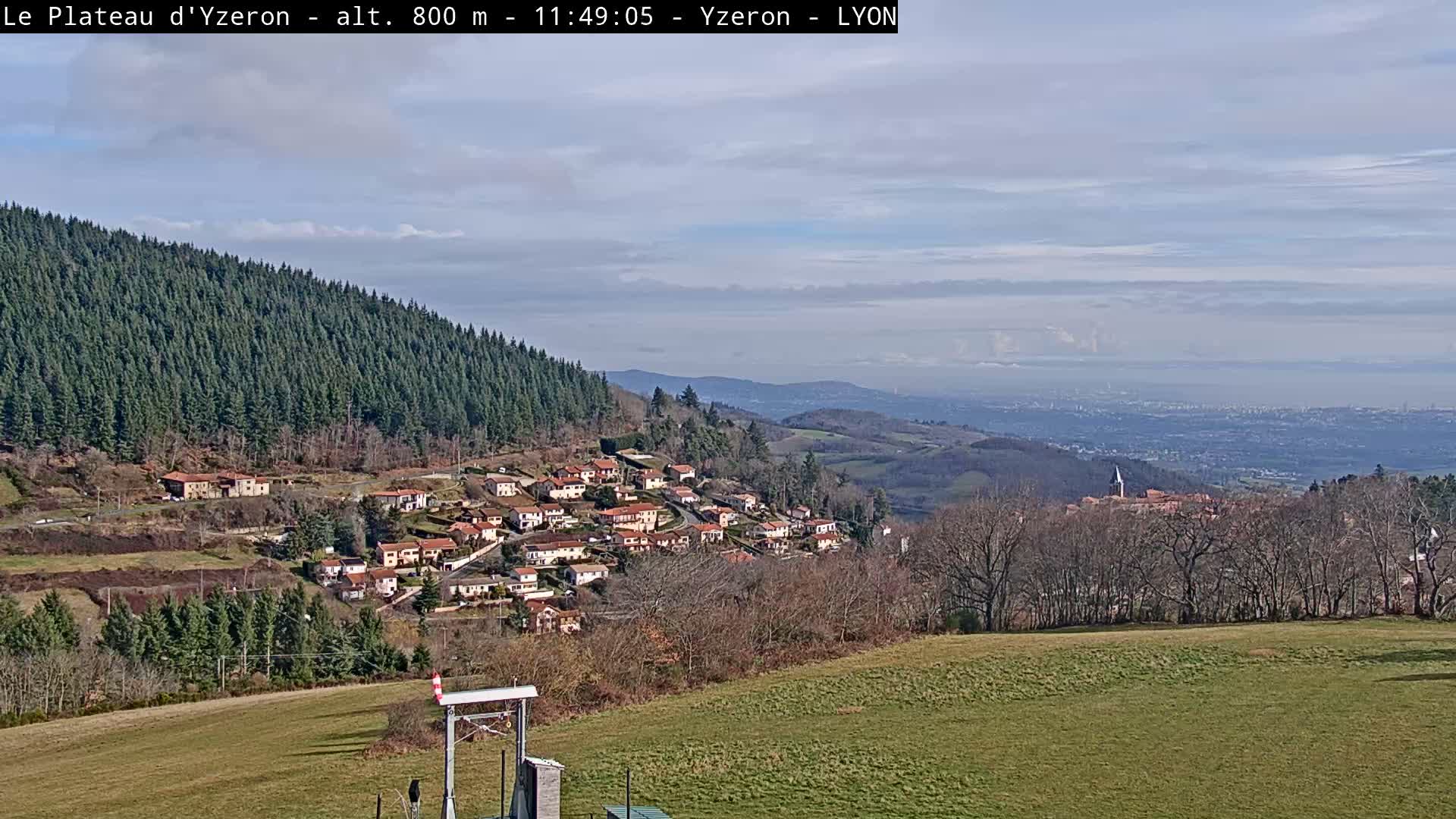 Yzeron Adventure,  Plateau d'Yzeron Live Cam - Lyon, Rhone, Auvergne-Rhone-Alpes, france