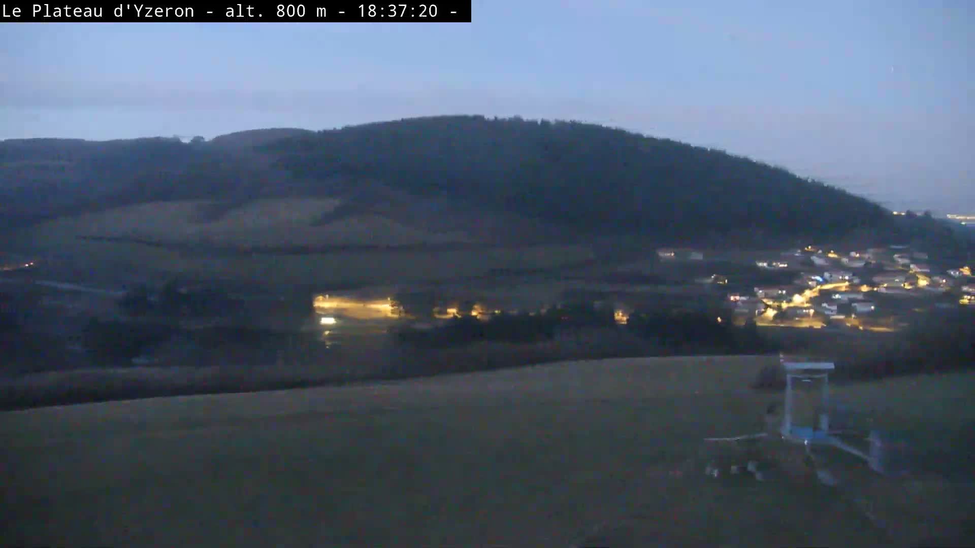 Yzeron Adventure,  Plateau d'Yzeron Live Cam - Lyon, Rhone, Auvergne-Rhone-Alpes, france