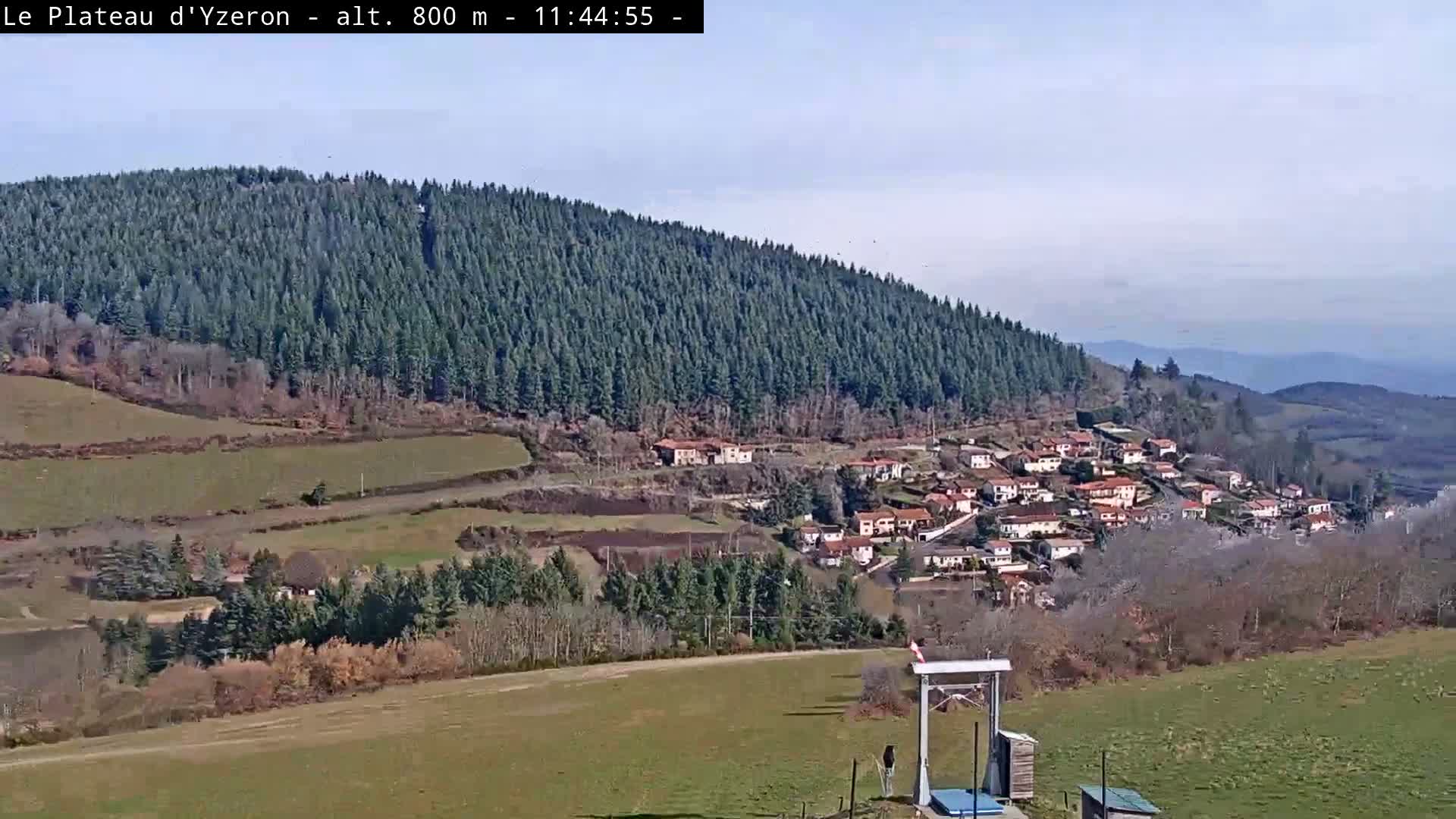 Yzeron Adventure,  Plateau d'Yzeron Live Cam - Lyon, Rhone, Auvergne-Rhone-Alpes, france