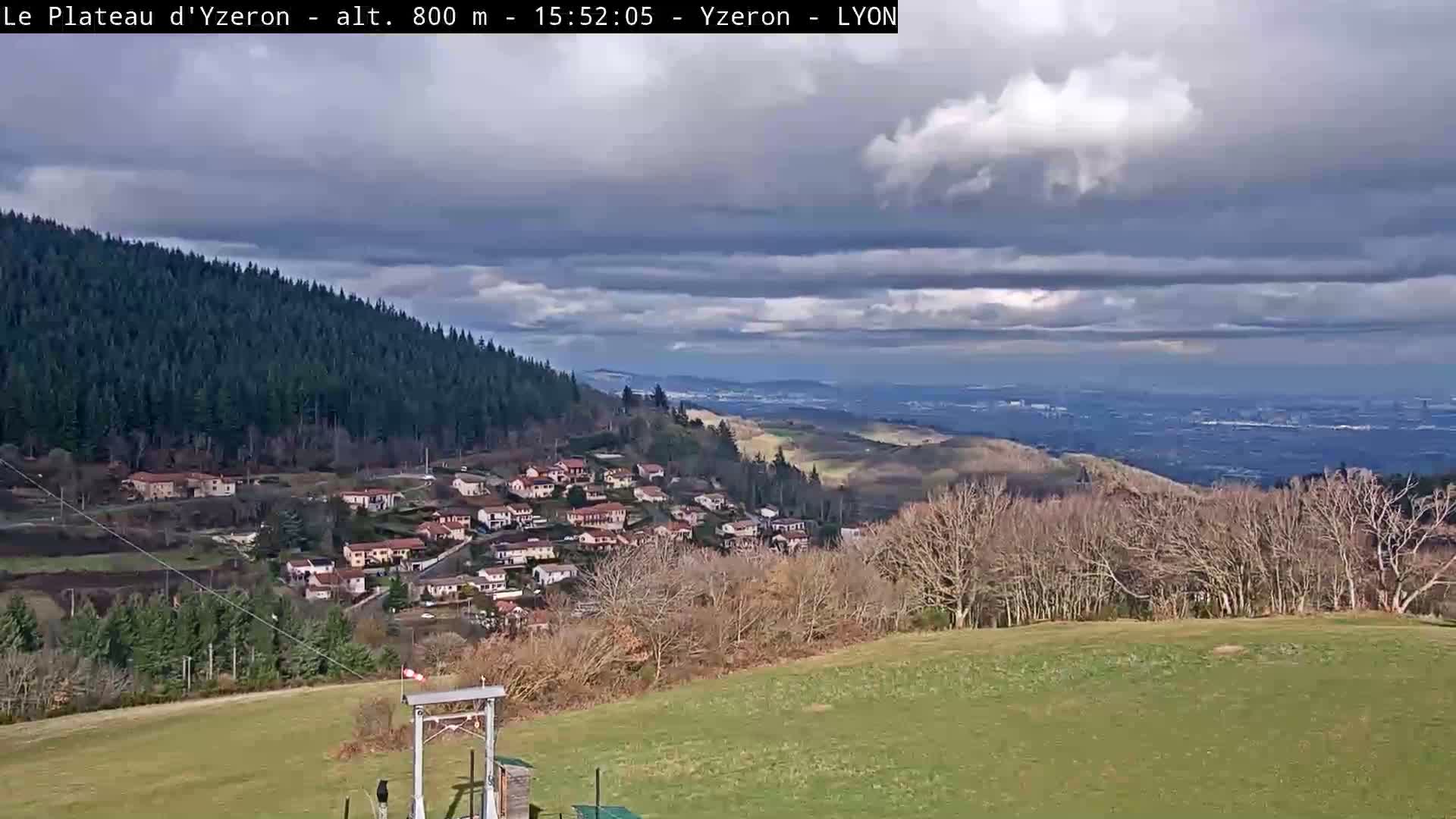 Yzeron Adventure,  Plateau d'Yzeron Live Cam - Lyon, Rhone, Auvergne-Rhone-Alpes, france