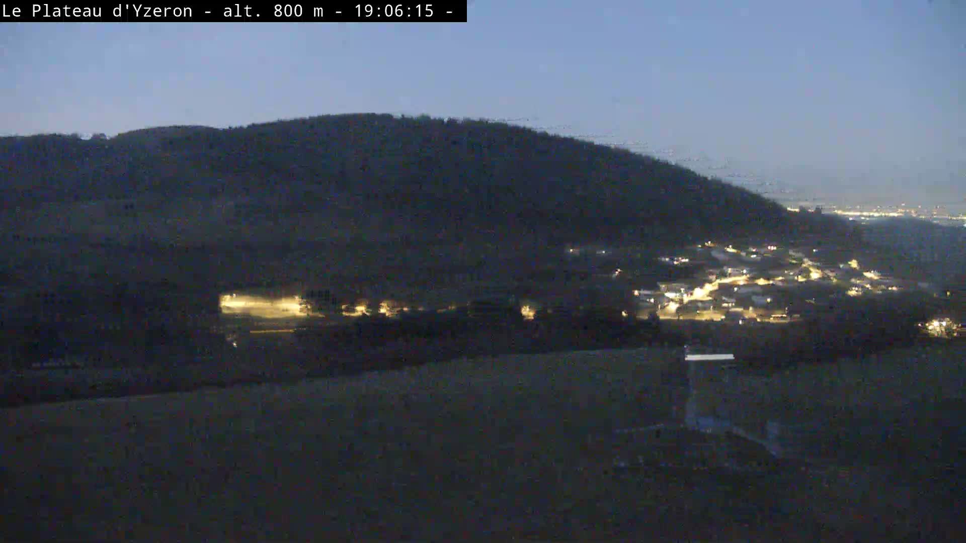 Yzeron Adventure,  Plateau d'Yzeron Live Cam - Lyon, Rhone, Auvergne-Rhone-Alpes, france