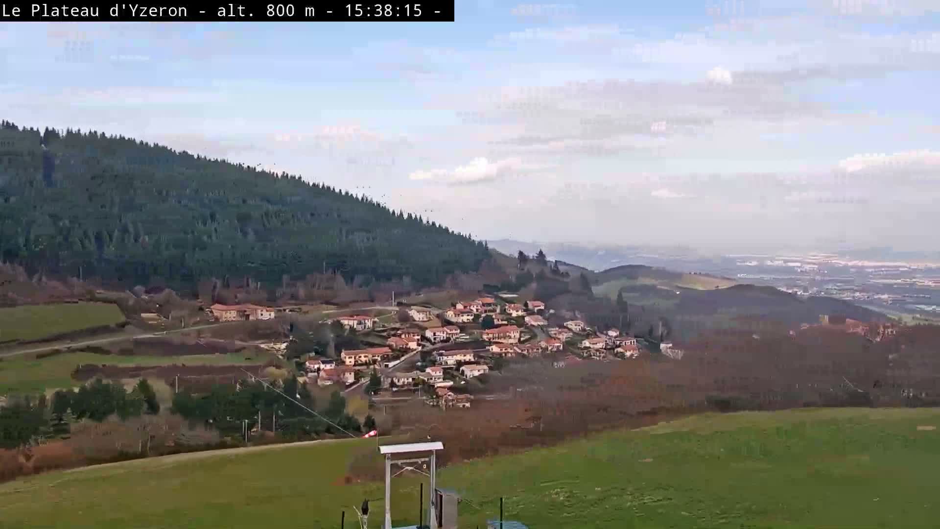 Yzeron Adventure,  Plateau d'Yzeron Live Cam - Lyon, Rhone, Auvergne-Rhone-Alpes, france