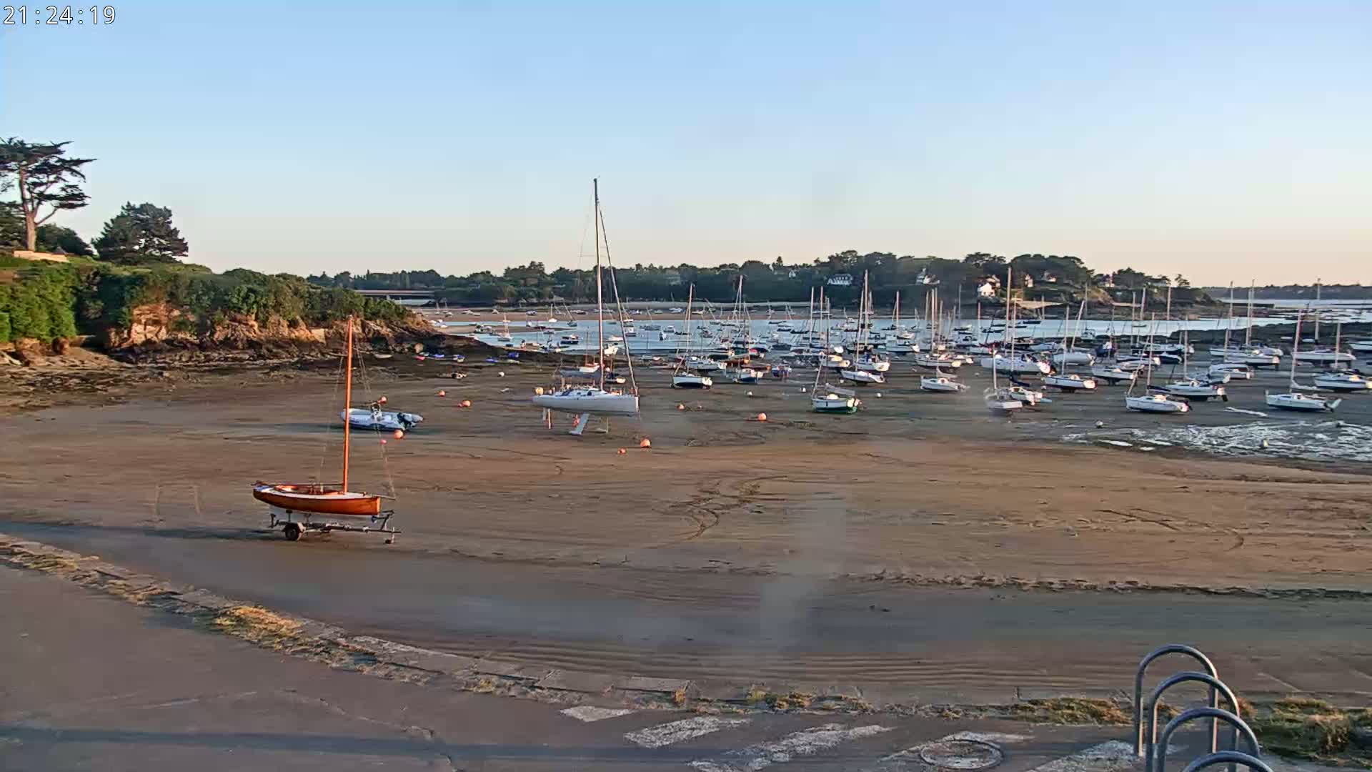 Saint-Briac-sur-Mer, Port & Plage de Bechet Live Cam - Saint-Malo, Ille-et-Vilaine, Bretagne, France
