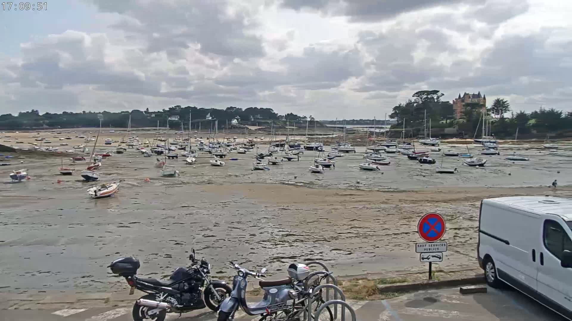 Saint-Briac-sur-Mer, Port & Plage de Bechet Live Cam - Saint-Malo, Ille-et-Vilaine, Bretagne, France