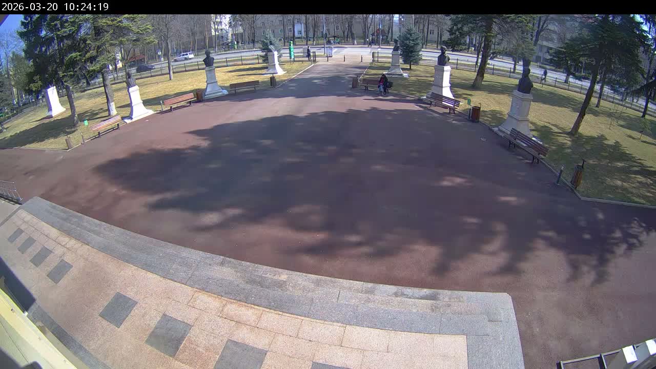 Iaşi, Aleea Mihail Sadoveanu Street & University of Agricultural Sciences and Veterinary Medicine Garden, Iasi Live Cam - Agronomie, Iaşi, Romania