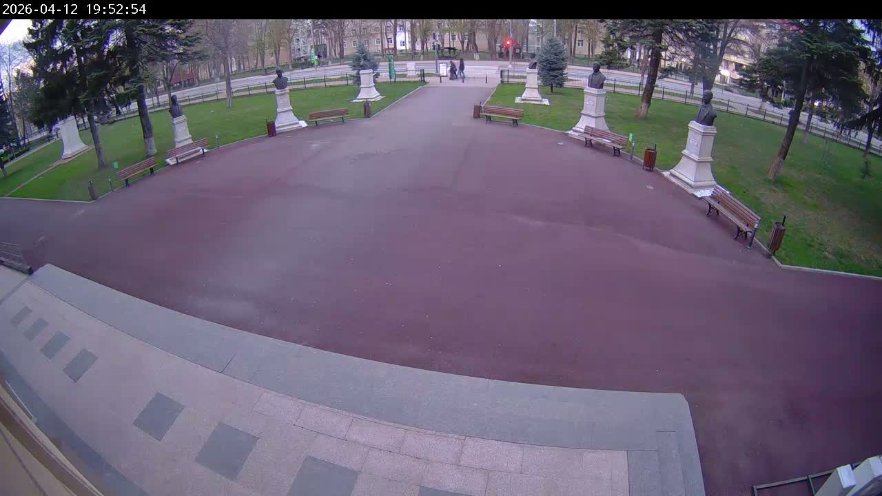 Iaşi, Aleea Mihail Sadoveanu Street & University of Agricultural Sciences and Veterinary Medicine Garden, Iasi Live Cam - Agronomie, Iaşi, Romania