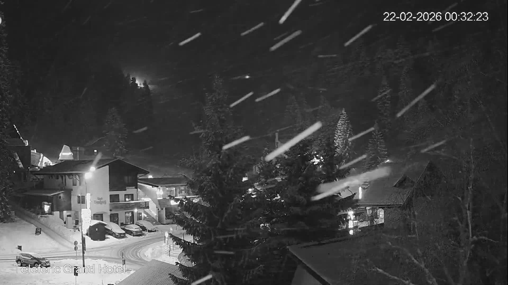 Brasov, Poiana Braşov Ski Center Hotel Area & Ski Slope, Poiana Brasov Live Cam - Poiana Brasov, Braşov, Romania 