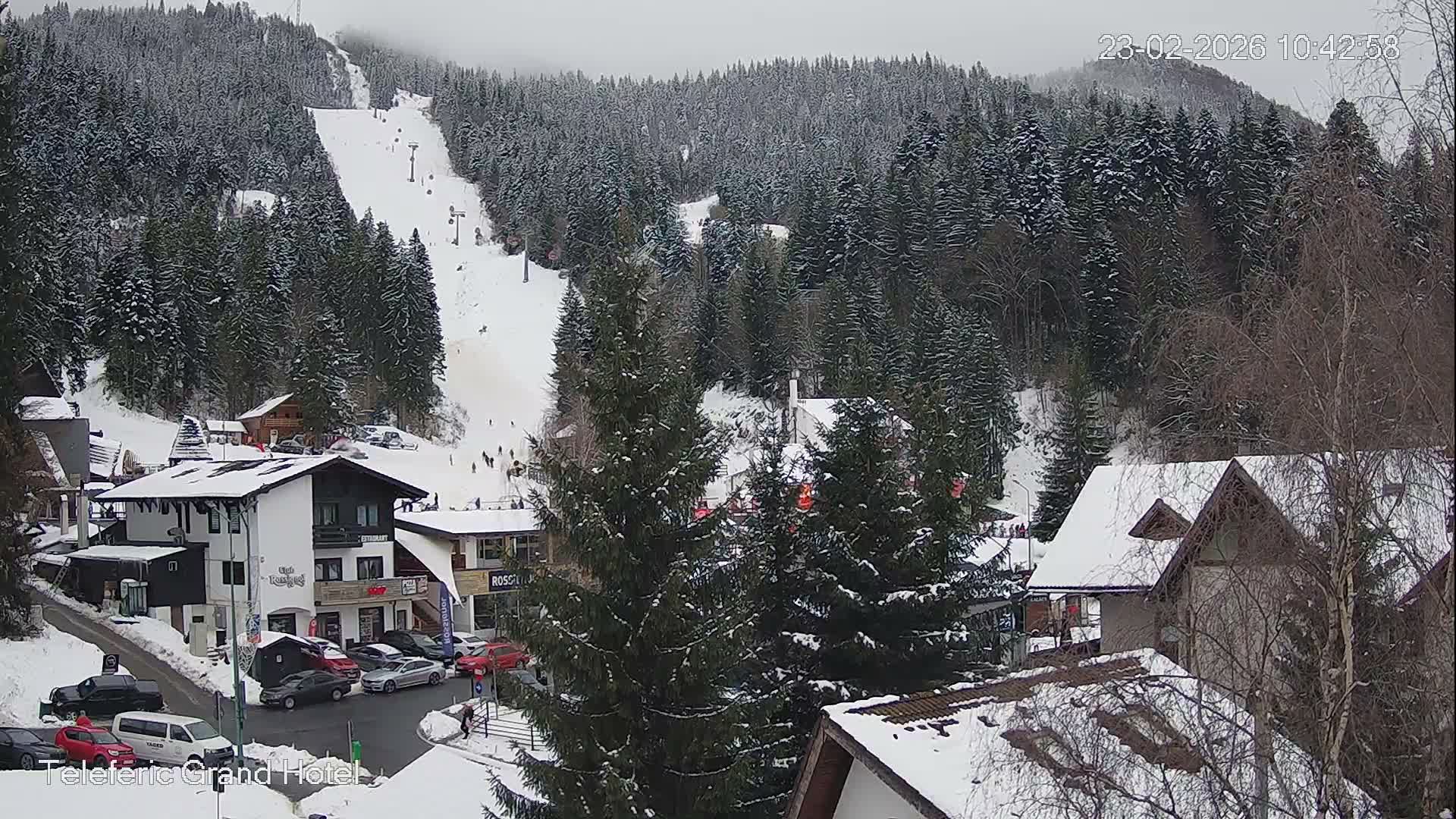 Brasov, Poiana Braşov Ski Center Hotel Area & Ski Slope, Poiana Brasov Live Cam - Poiana Brasov, Braşov, Romania 