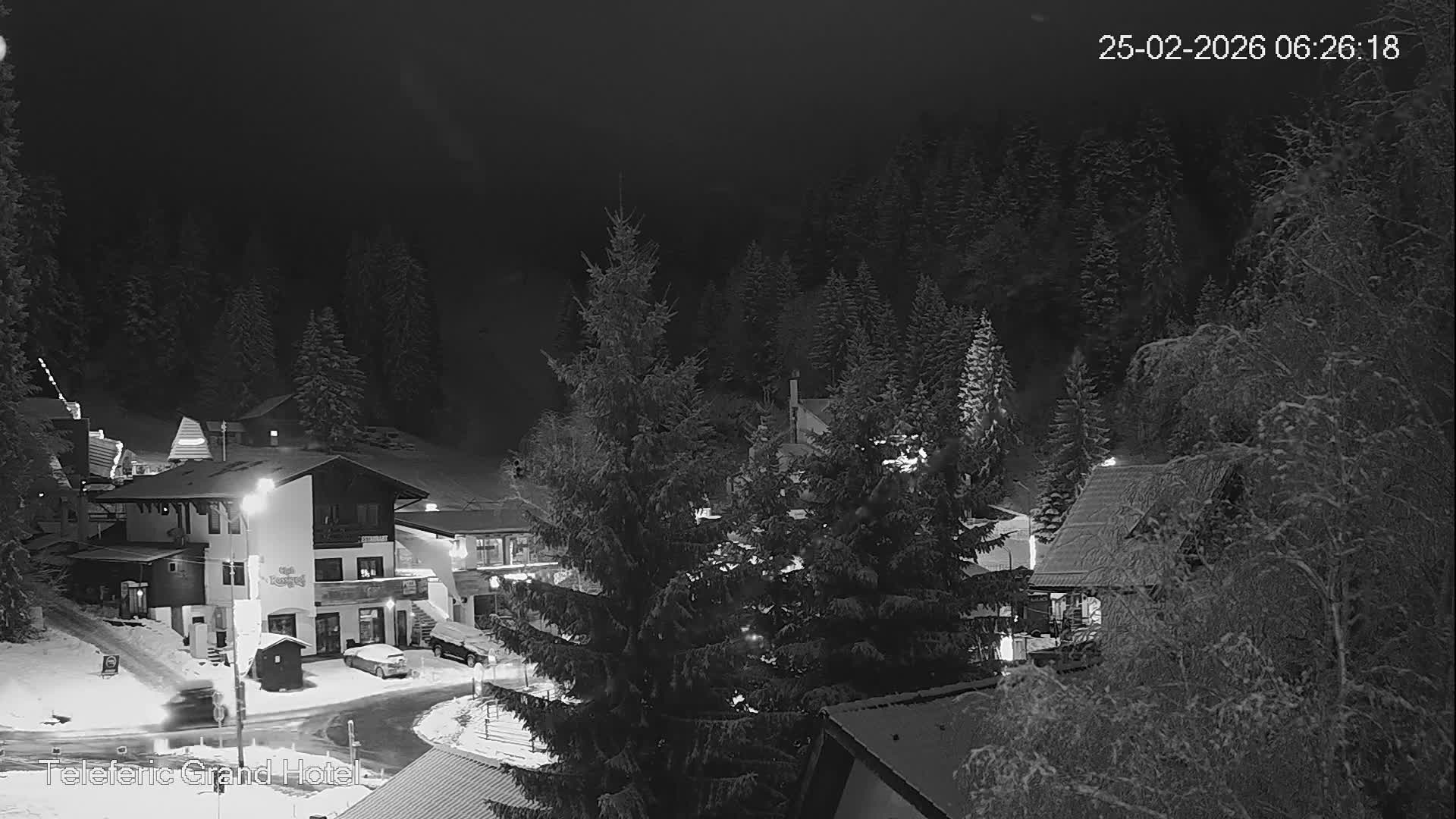 Brasov, Poiana Braşov Ski Center Hotel Area & Ski Slope, Poiana Brasov Live Cam - Poiana Brasov, Braşov, Romania 