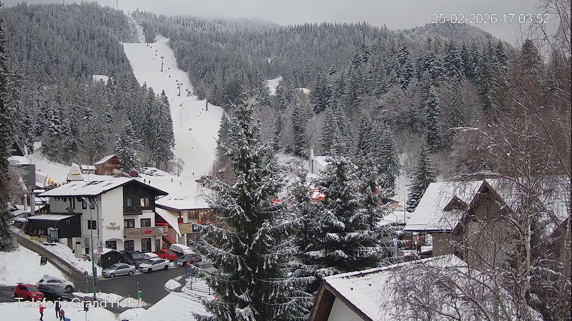 Brasov, Poiana Braşov Ski Center Hotel Area & Ski Slope, Poiana Brasov Live Cam - Poiana Brasov, Braşov, Romania 