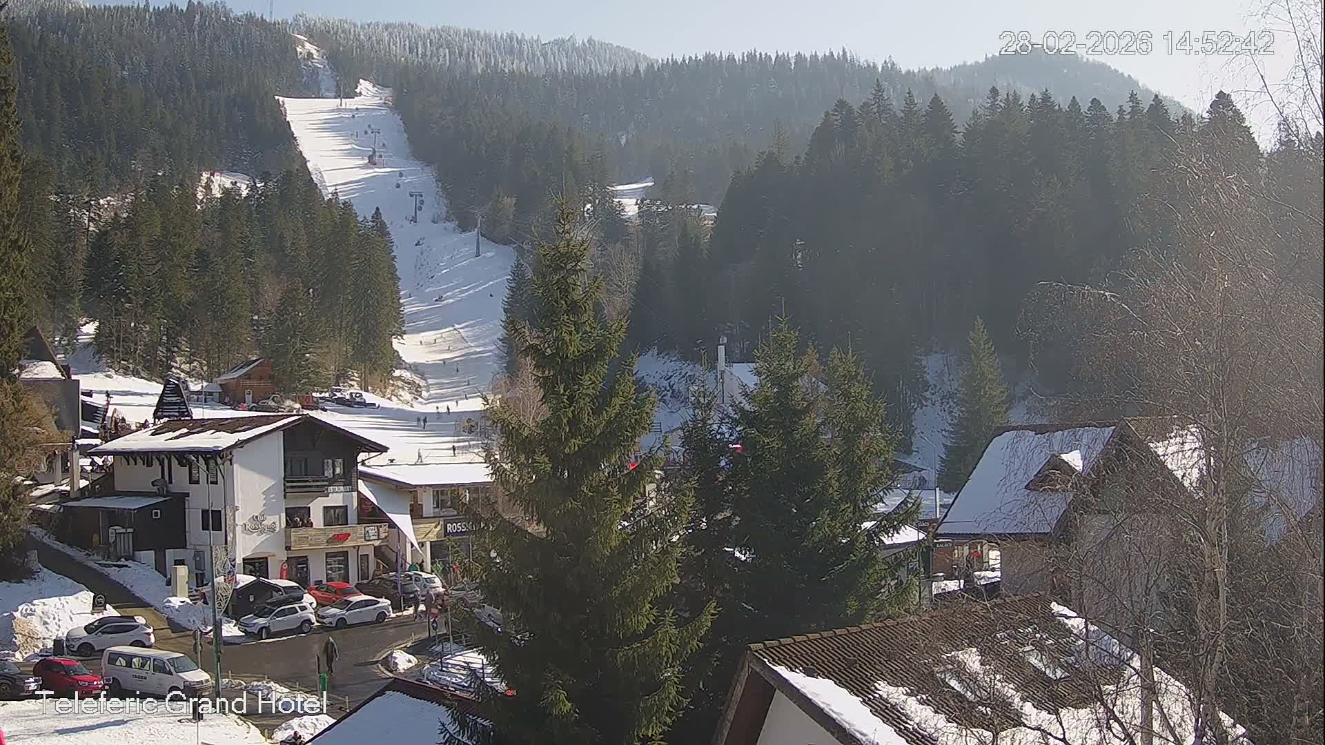 Brasov, Poiana Braşov Ski Center Hotel Area & Ski Slope, Poiana Brasov Live Cam - Poiana Brasov, Braşov, Romania 