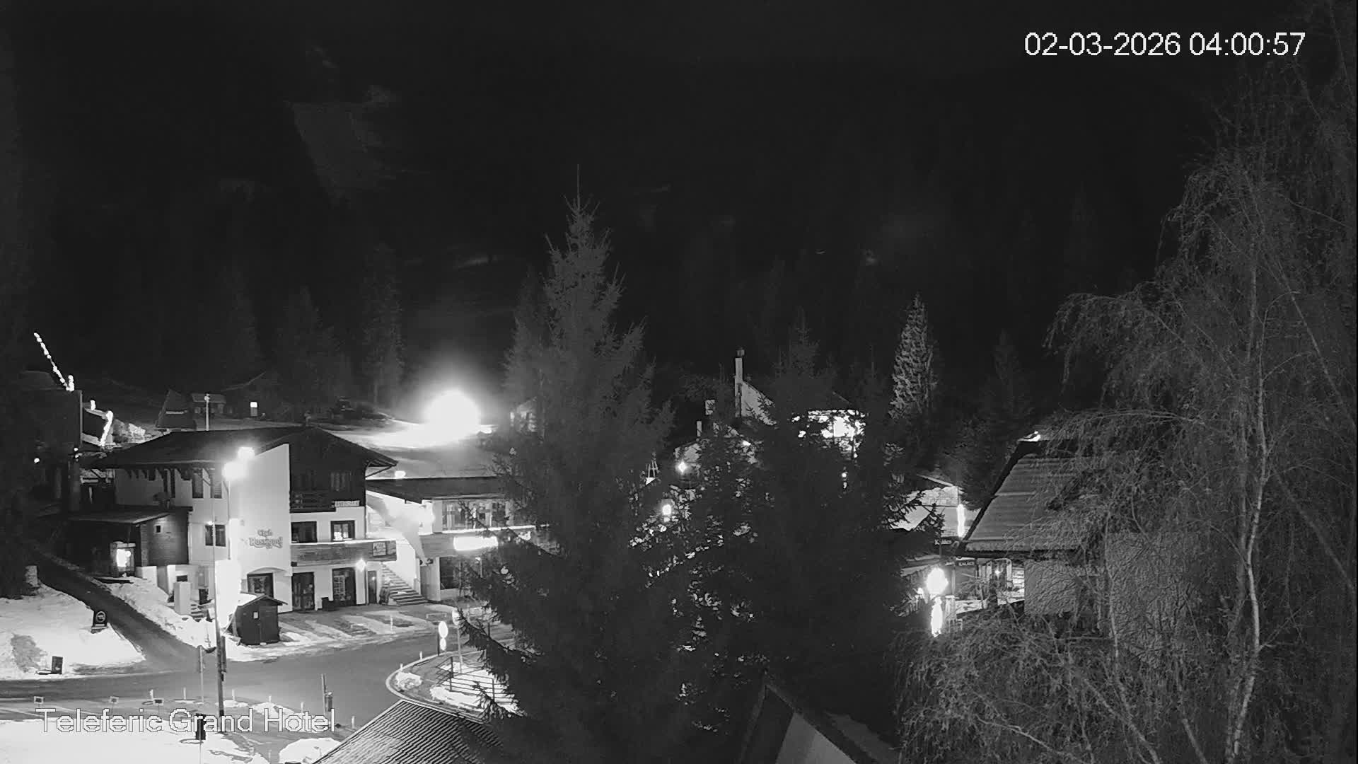 Brasov, Poiana Braşov Ski Center Hotel Area & Ski Slope, Poiana Brasov Live Cam - Poiana Brasov, Braşov, Romania 