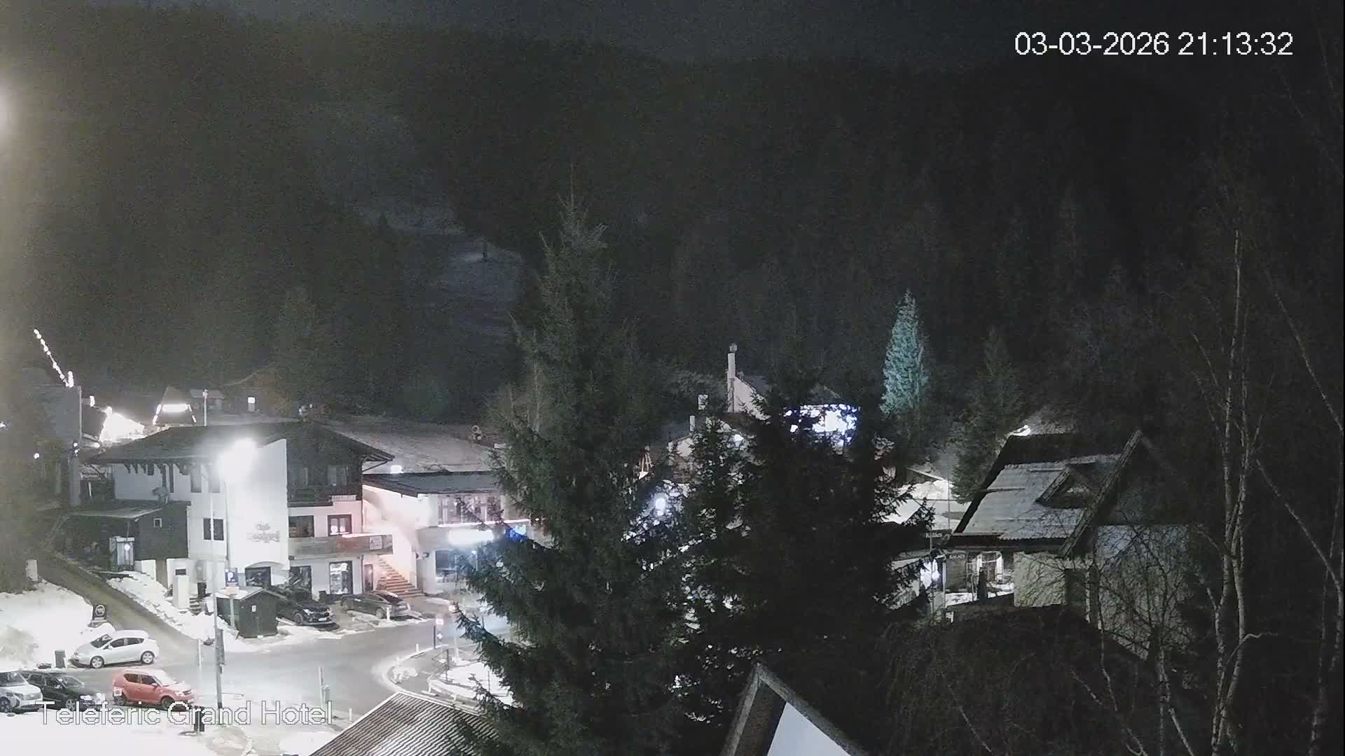 Brasov, Poiana Braşov Ski Center Hotel Area & Ski Slope, Poiana Brasov Live Cam - Poiana Brasov, Braşov, Romania 
