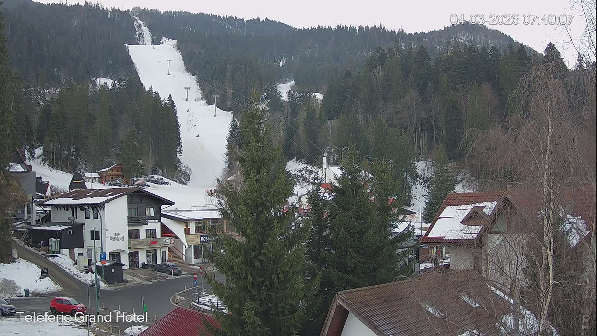 Brasov, Poiana Braşov Ski Center Hotel Area & Ski Slope, Poiana Brasov Live Cam - Poiana Brasov, Braşov, Romania 