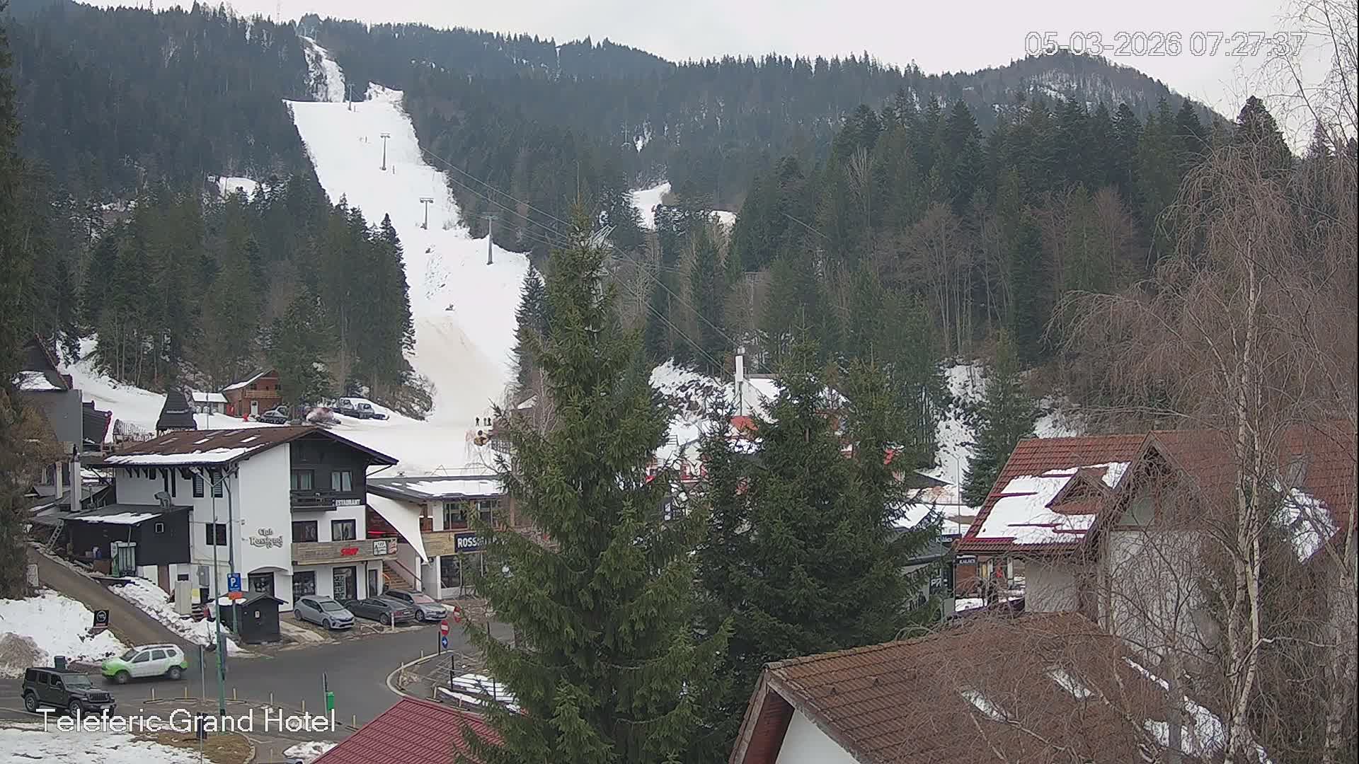 Brasov, Poiana Braşov Ski Center Hotel Area & Ski Slope, Poiana Brasov Live Cam - Poiana Brasov, Braşov, Romania 