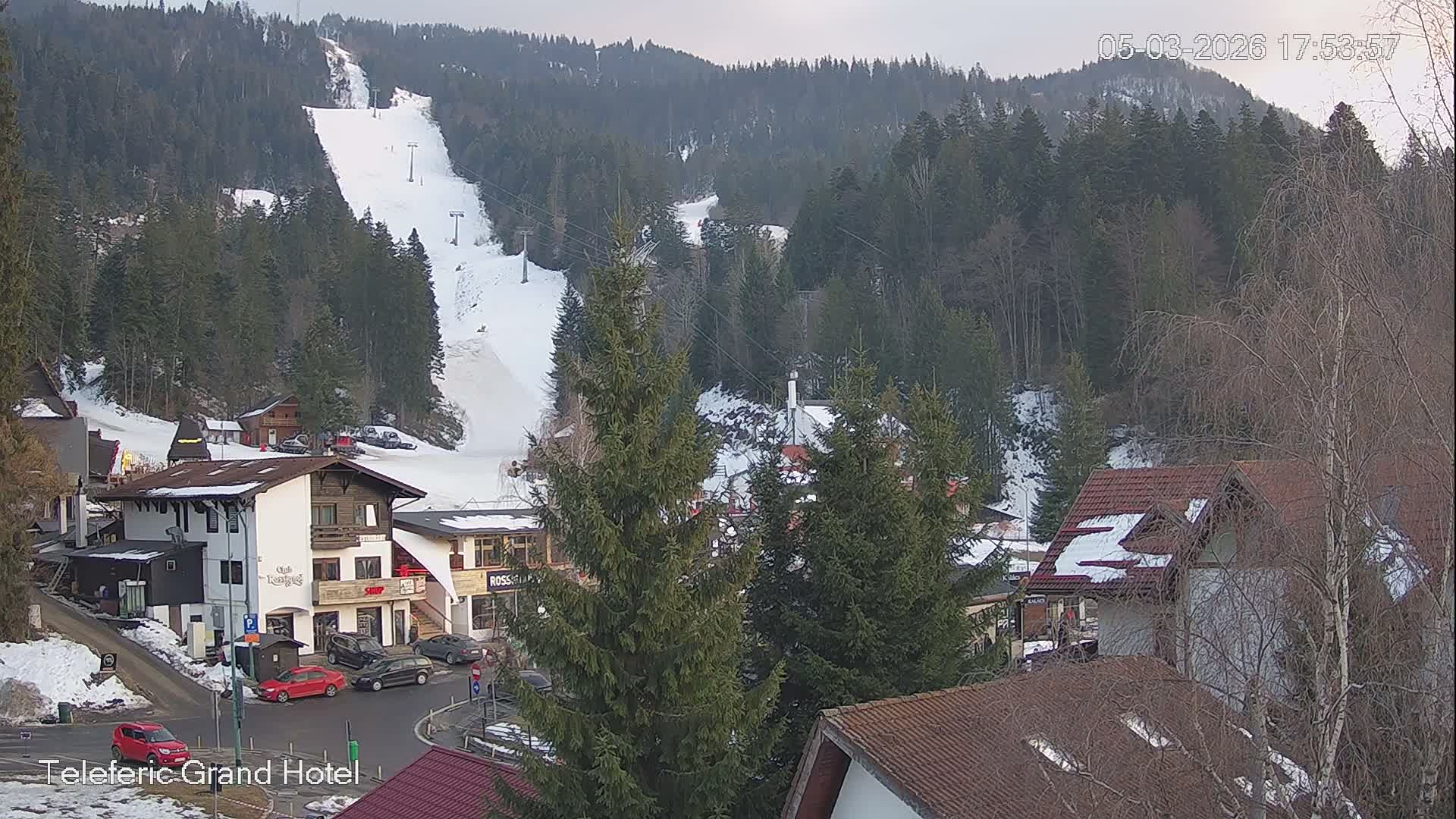 Brasov, Poiana Braşov Ski Center Hotel Area & Ski Slope, Poiana Brasov Live Cam - Poiana Brasov, Braşov, Romania 