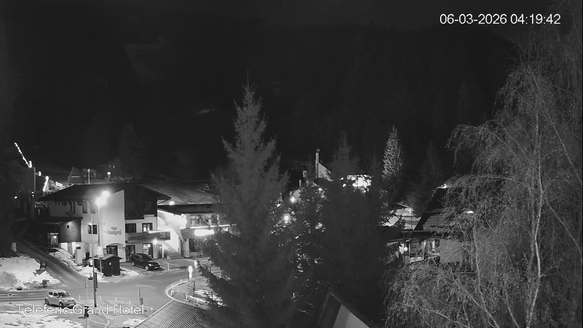 Brasov, Poiana Braşov Ski Center Hotel Area & Ski Slope, Poiana Brasov Live Cam - Poiana Brasov, Braşov, Romania 