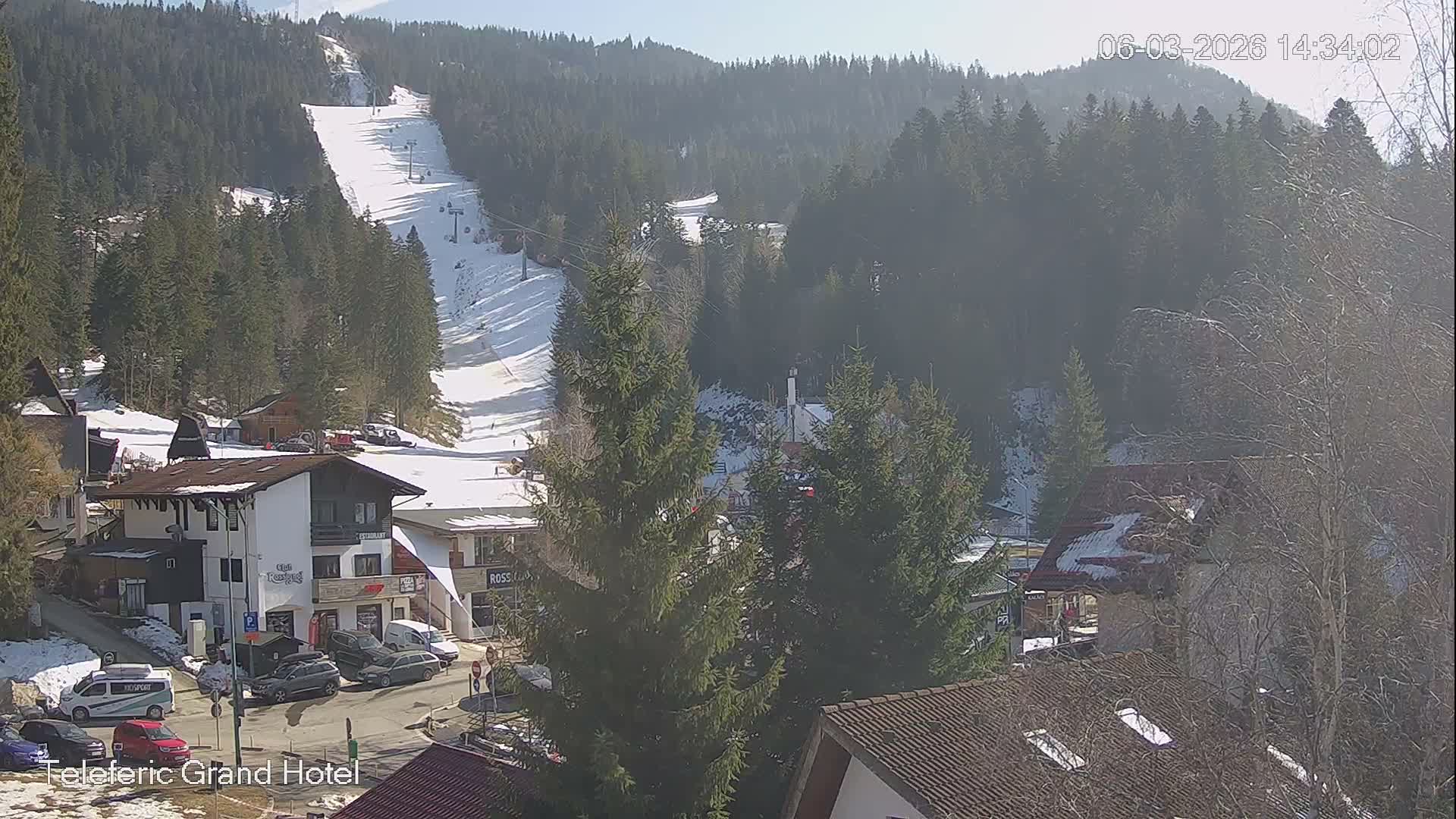 Brasov, Poiana Braşov Ski Center Hotel Area & Ski Slope, Poiana Brasov Live Cam - Poiana Brasov, Braşov, Romania 