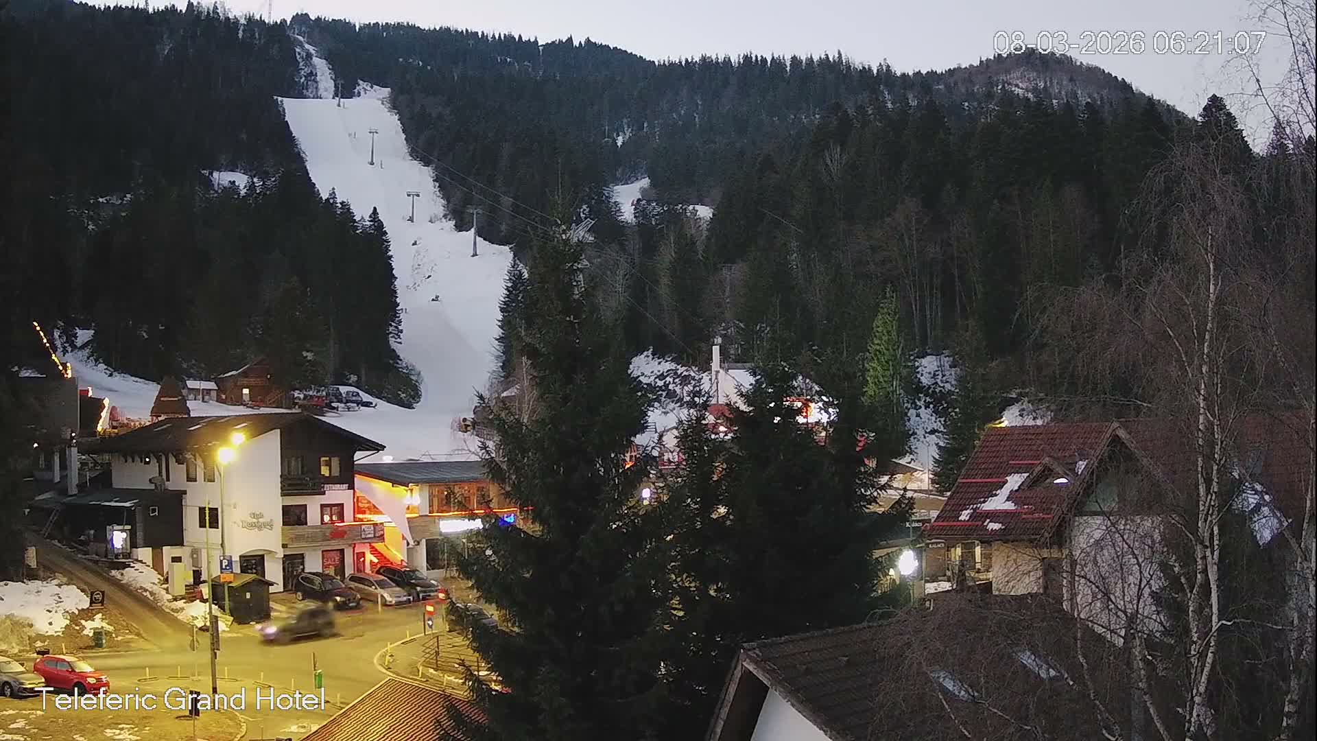 Brasov, Poiana Braşov Ski Center Hotel Area & Ski Slope, Poiana Brasov Live Cam - Poiana Brasov, Braşov, Romania 