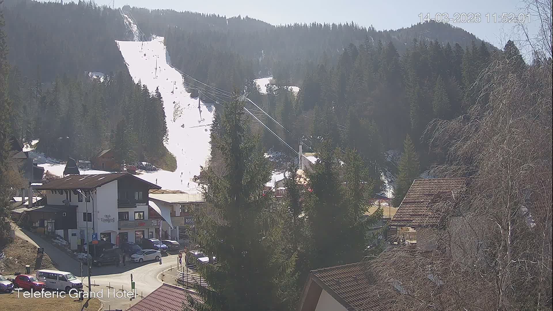 Brasov, Poiana Braşov Ski Center Hotel Area & Ski Slope, Poiana Brasov Live Cam - Poiana Brasov, Braşov, Romania 