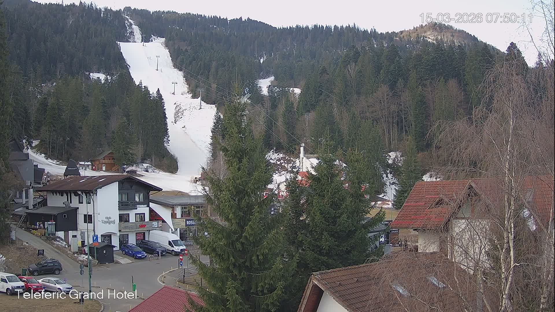 Brasov, Poiana Braşov Ski Center Hotel Area & Ski Slope, Poiana Brasov Live Cam - Poiana Brasov, Braşov, Romania 