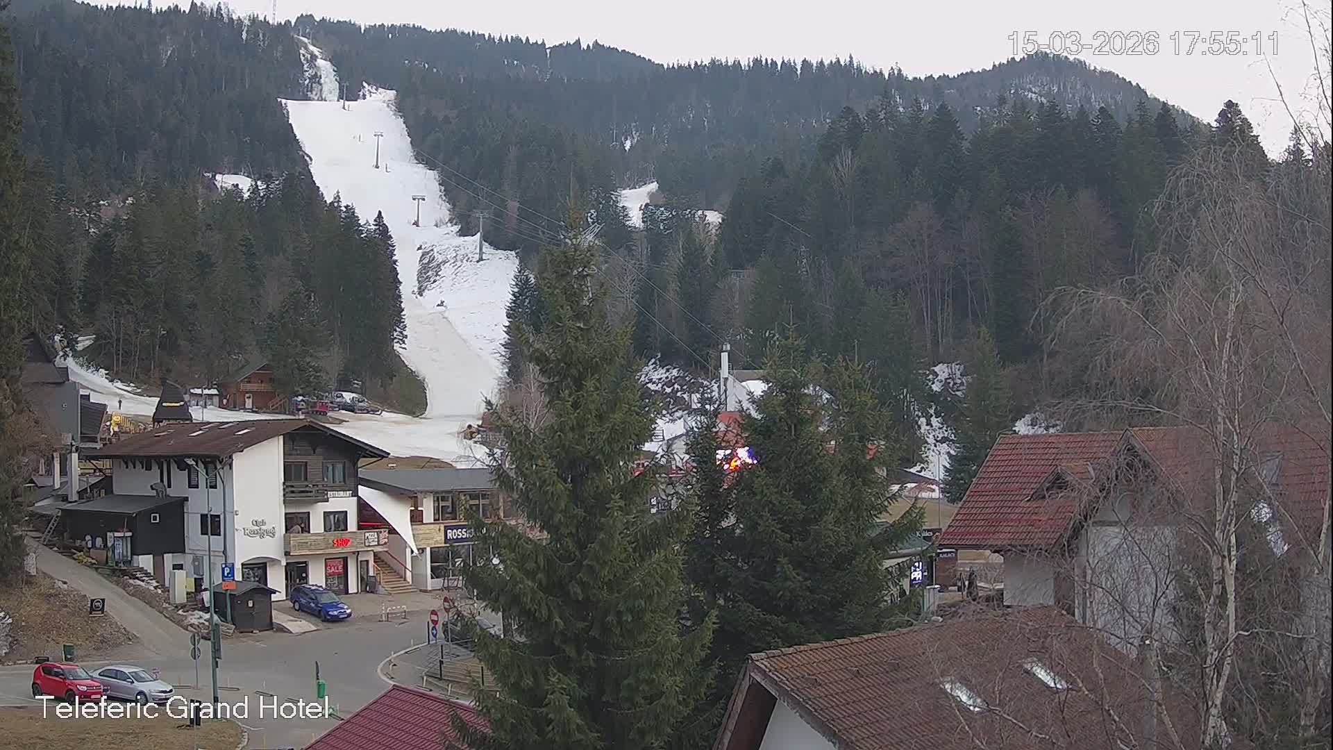 Brasov, Poiana Braşov Ski Center Hotel Area & Ski Slope, Poiana Brasov Live Cam - Poiana Brasov, Braşov, Romania 