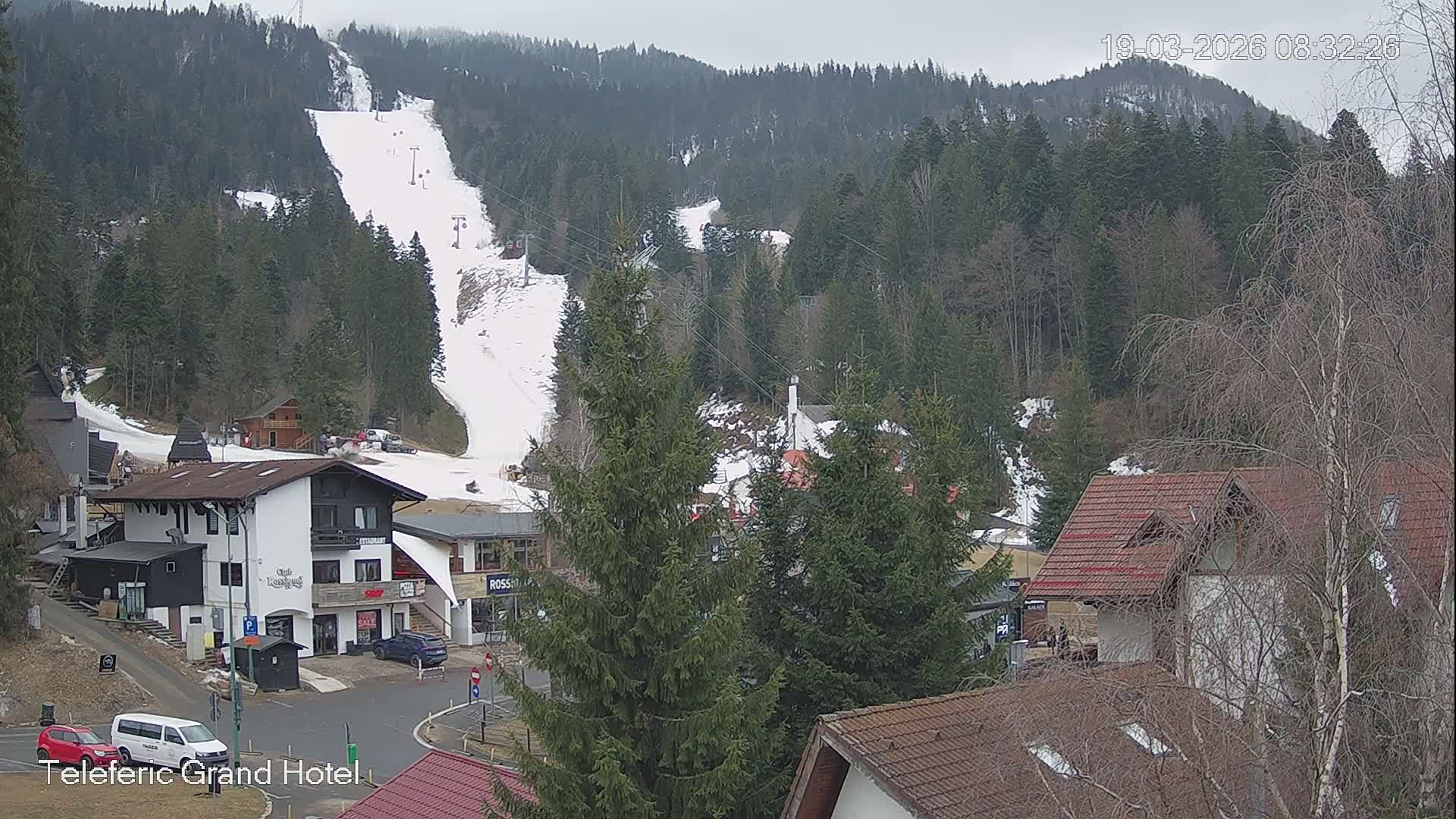 Brasov, Poiana Braşov Ski Center Hotel Area & Ski Slope, Poiana Brasov Live Cam - Poiana Brasov, Braşov, Romania 