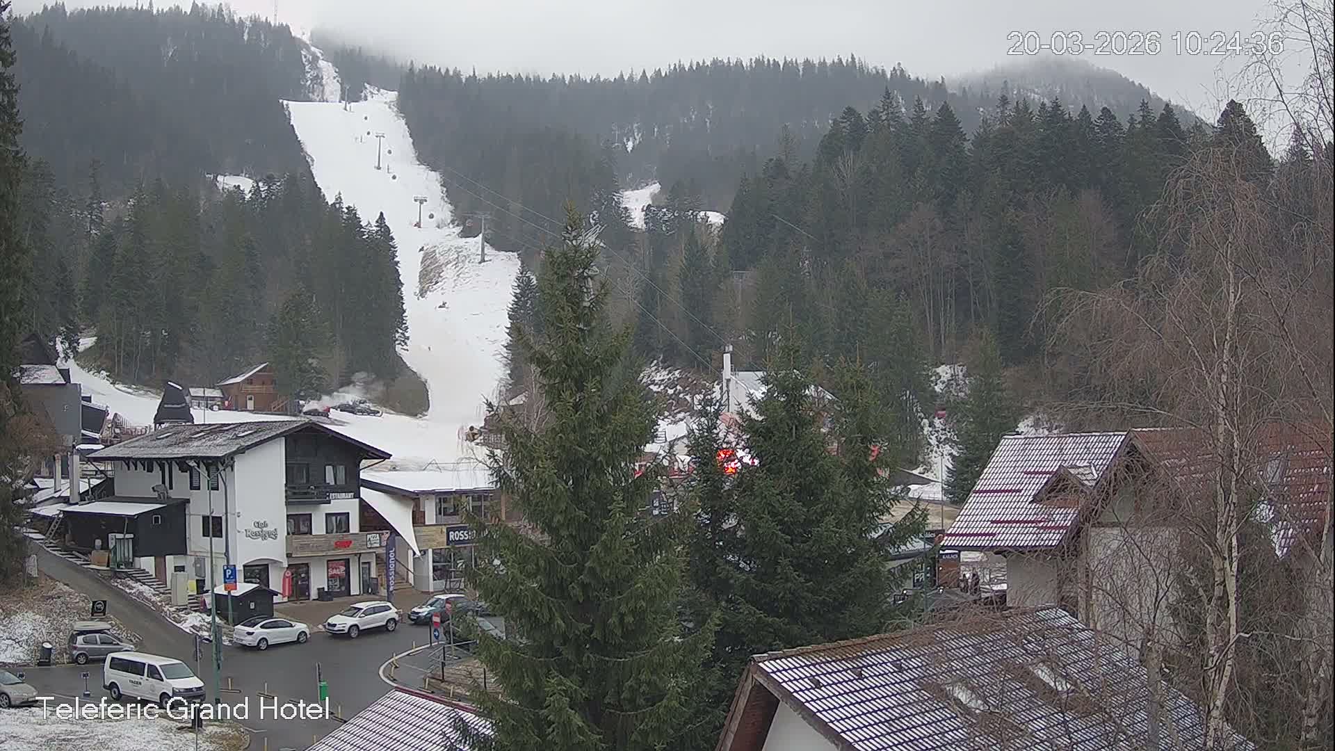 Brasov, Poiana Braşov Ski Center Hotel Area & Ski Slope, Poiana Brasov Live Cam - Poiana Brasov, Braşov, Romania 