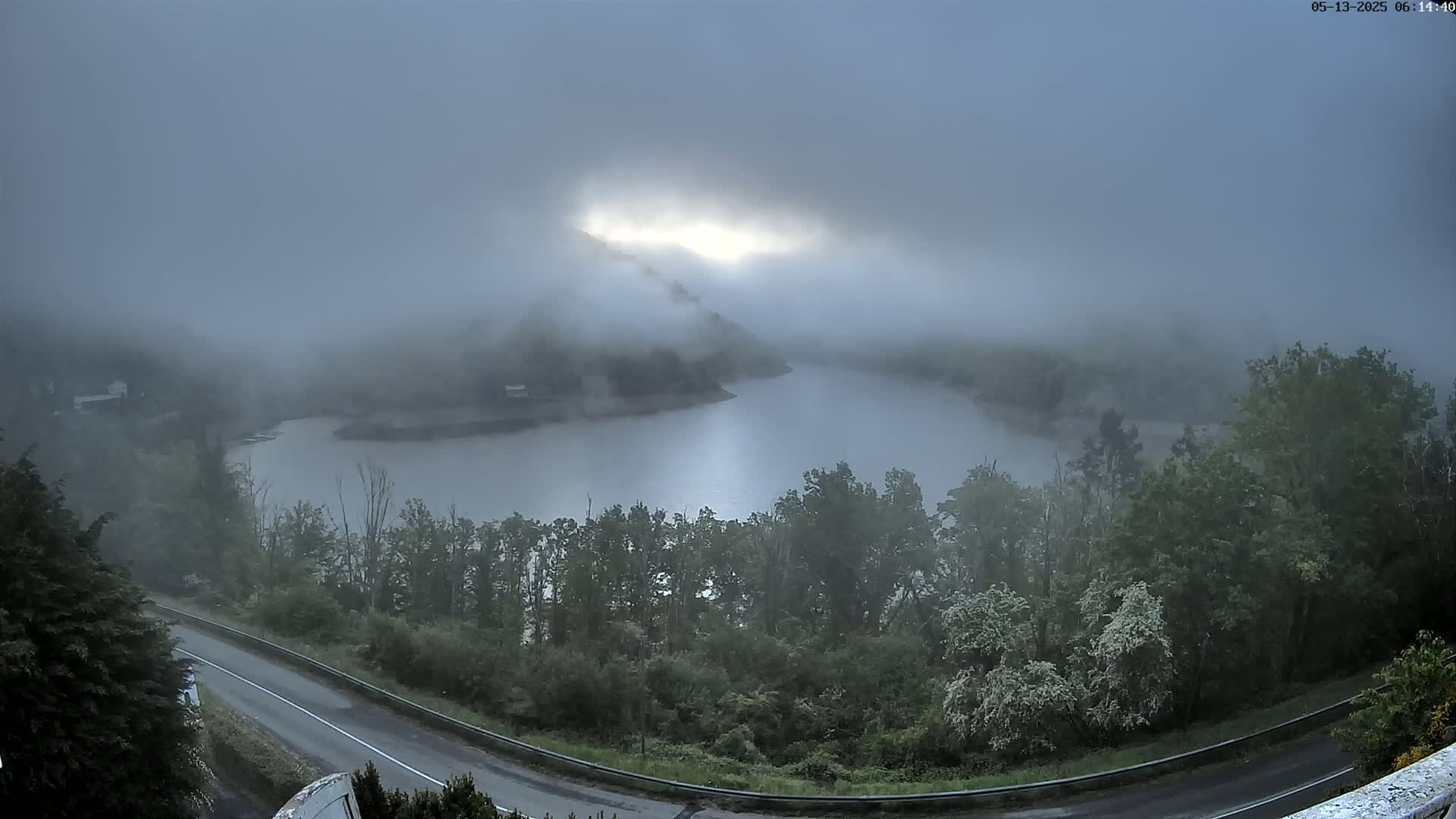 Miremont , Barrage des Fades Dam Live Cam - Riom, Puy-de-Dome, Auvergne-Rhone-Alpes, France